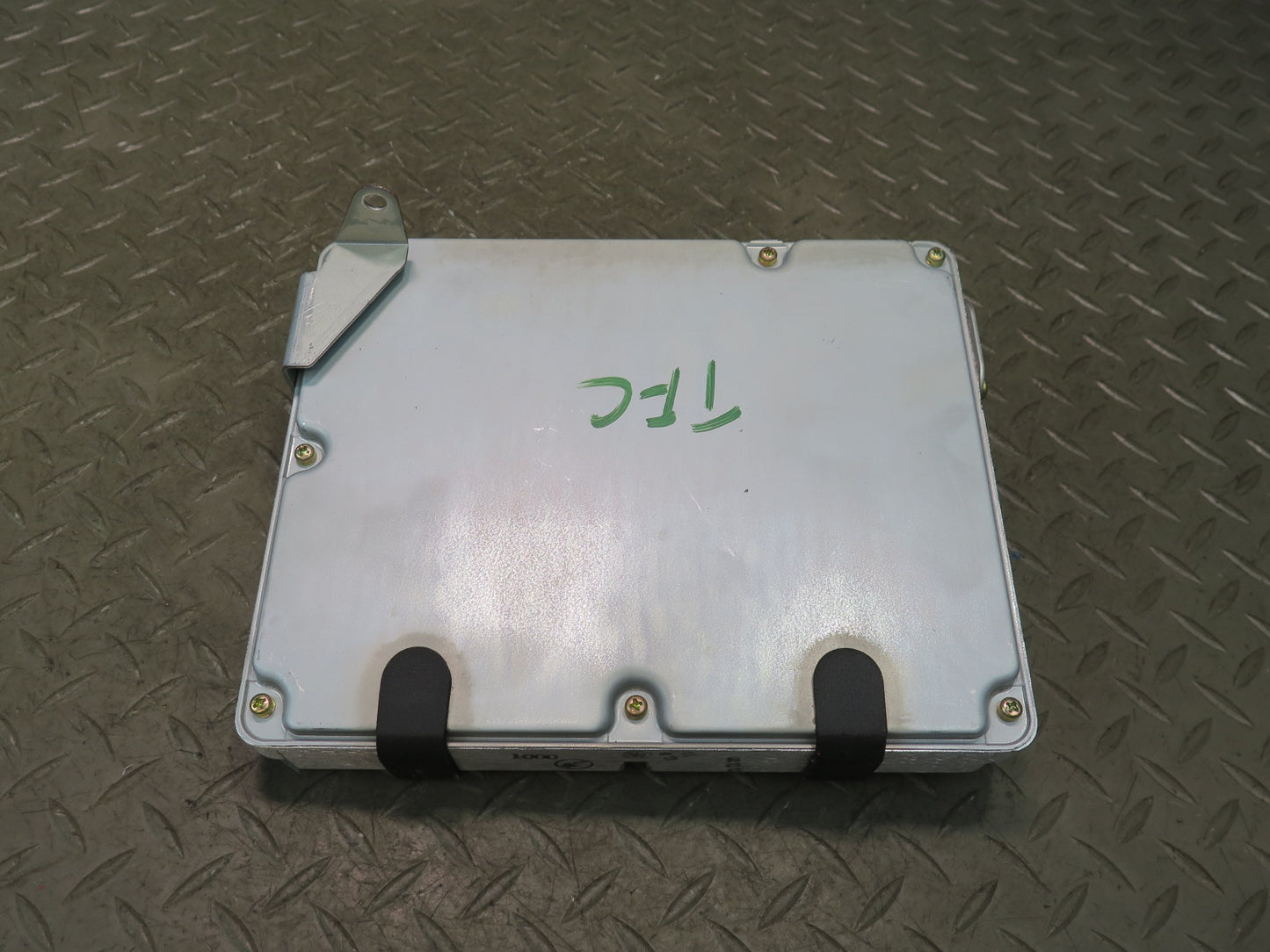 00-01 Toyota Crown JZS175 3.0L 2JZFSE A/T ECU Engine Computer Control Module OEM