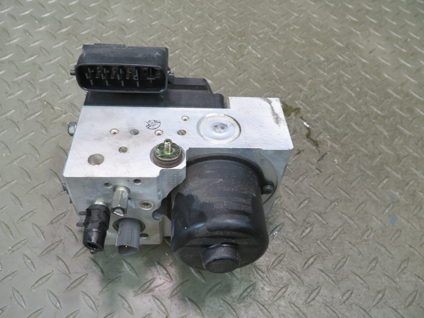 99-01 Toyota Crown JZS175 Anti Lock Brake ABS Pump Module 44540-30031 OEM