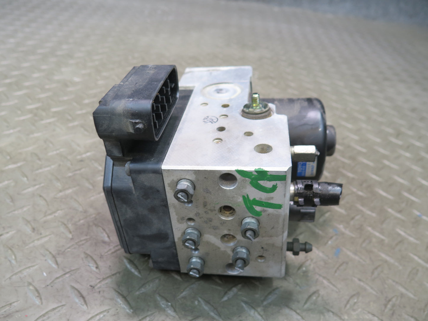 99-01 Toyota Crown JZS175 Anti Lock Brake ABS Pump Module 44540-30031 OEM