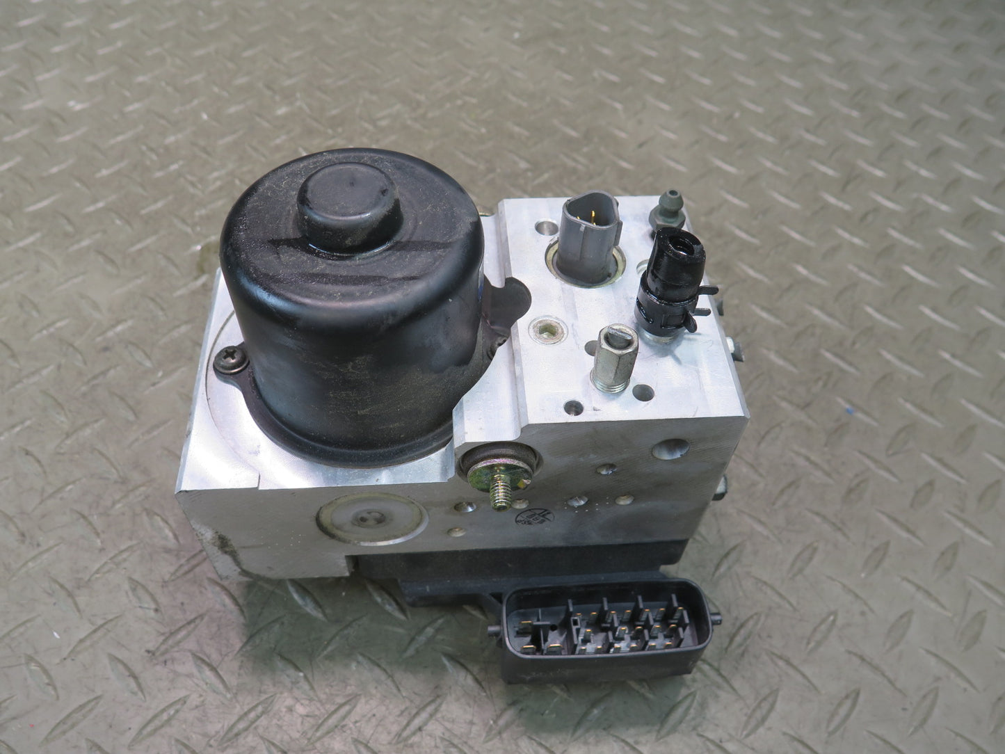 99-01 Toyota Crown JZS175 Anti Lock Brake ABS Pump Module 44540-30031 OEM