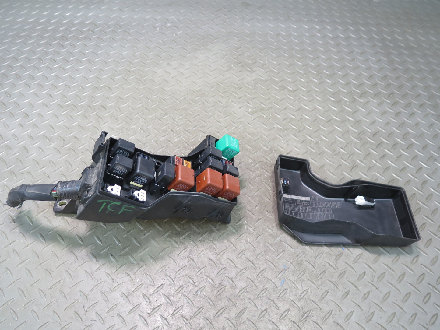 99-01 Toyota Crown JZS175 Engine Bay Under Hood Fuse Junction Relay Box OEM