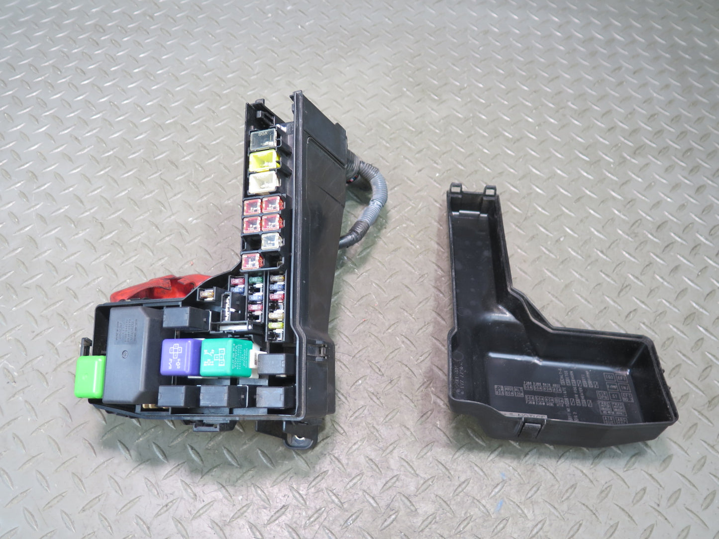 99-01 Toyota Crown JZS175 Engine Bay Under Hood Fuse Junction Relay Box OEM