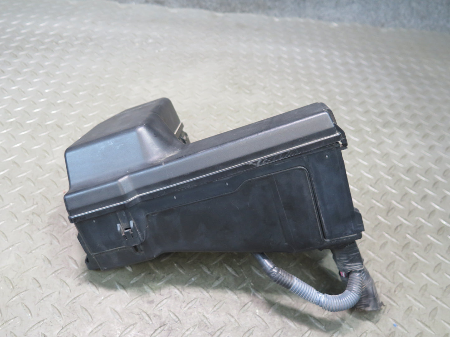 99-01 Toyota Crown JZS175 Engine Bay Under Hood Fuse Junction Relay Box OEM