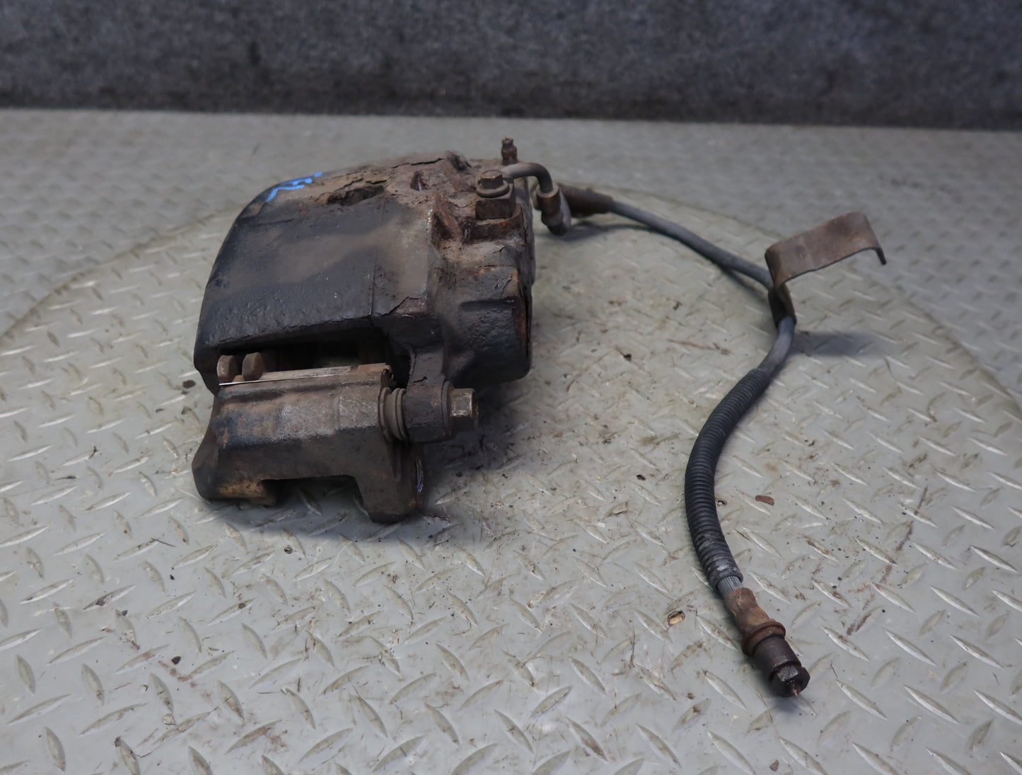 2003-2009 Hummer H2 AWD Front Left & Right Brake Caliper Set of 2