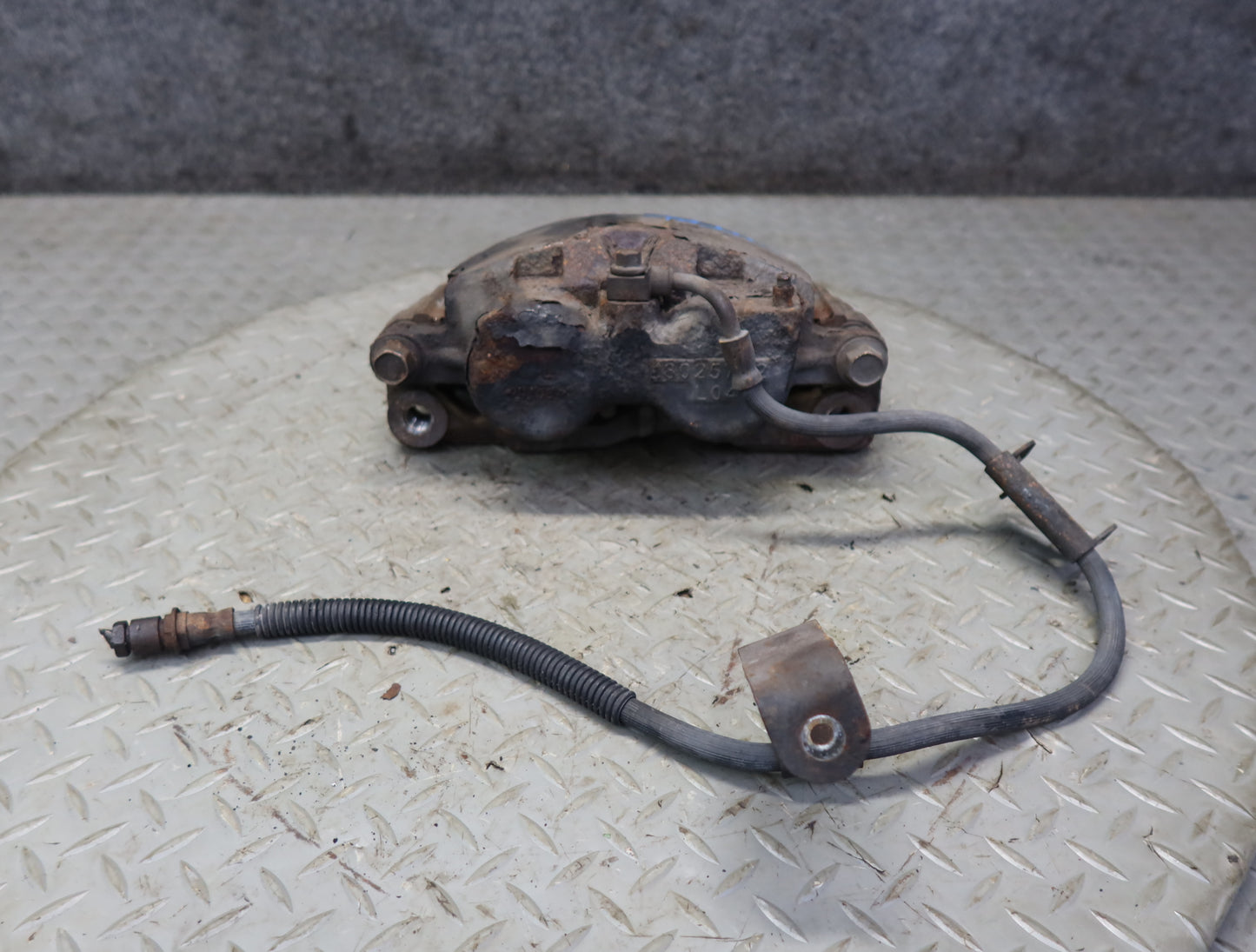 2003-2009 Hummer H2 AWD Front Left & Right Brake Caliper Set of 2