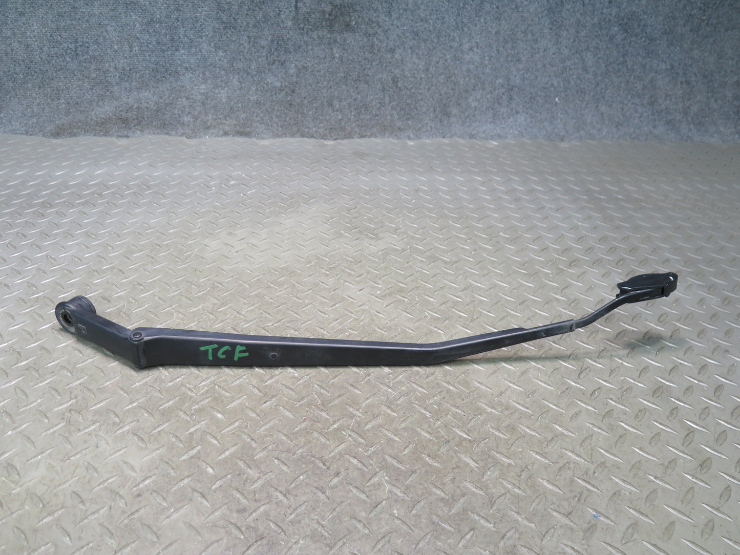 99-01 Toyota Crown JZS175 Front Left & Right Windshield Wiper Arm Set OEM
