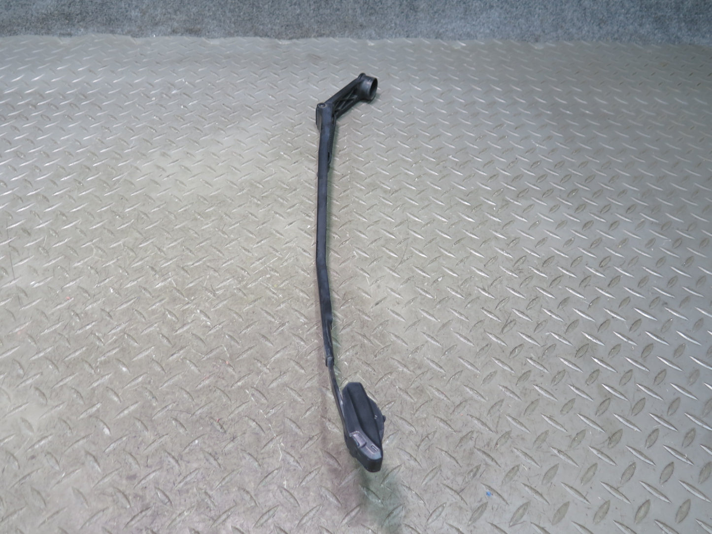 99-01 Toyota Crown JZS175 Front Left & Right Windshield Wiper Arm Set OEM