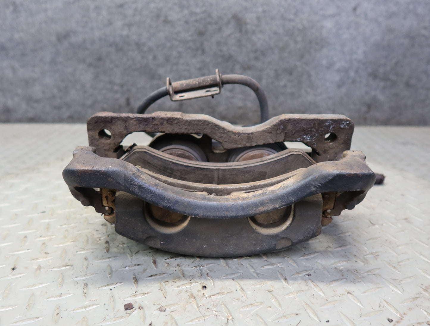 2003-2009 Hummer H2 AWD Front Left & Right Brake Caliper Set of 2