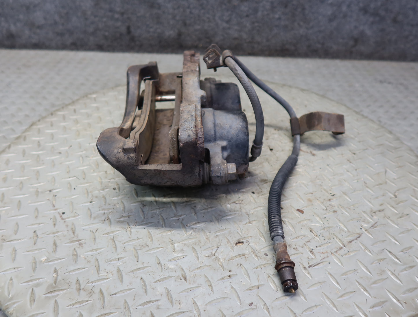 2003-2009 Hummer H2 AWD Front Left & Right Brake Caliper Set of 2