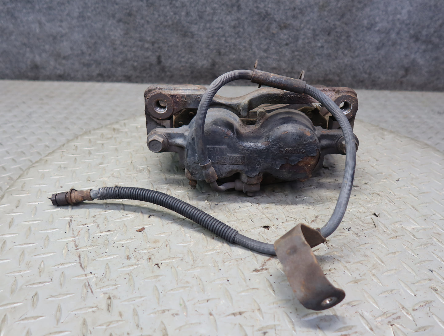 2003-2009 Hummer H2 AWD Front Left & Right Brake Caliper Set of 2