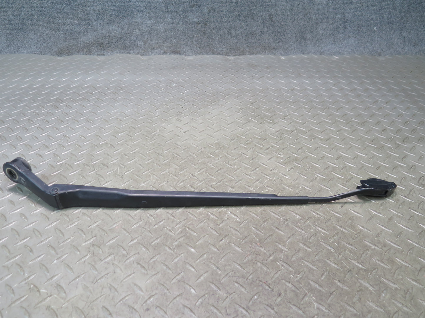99-01 Toyota Crown JZS175 Front Left & Right Windshield Wiper Arm Set OEM