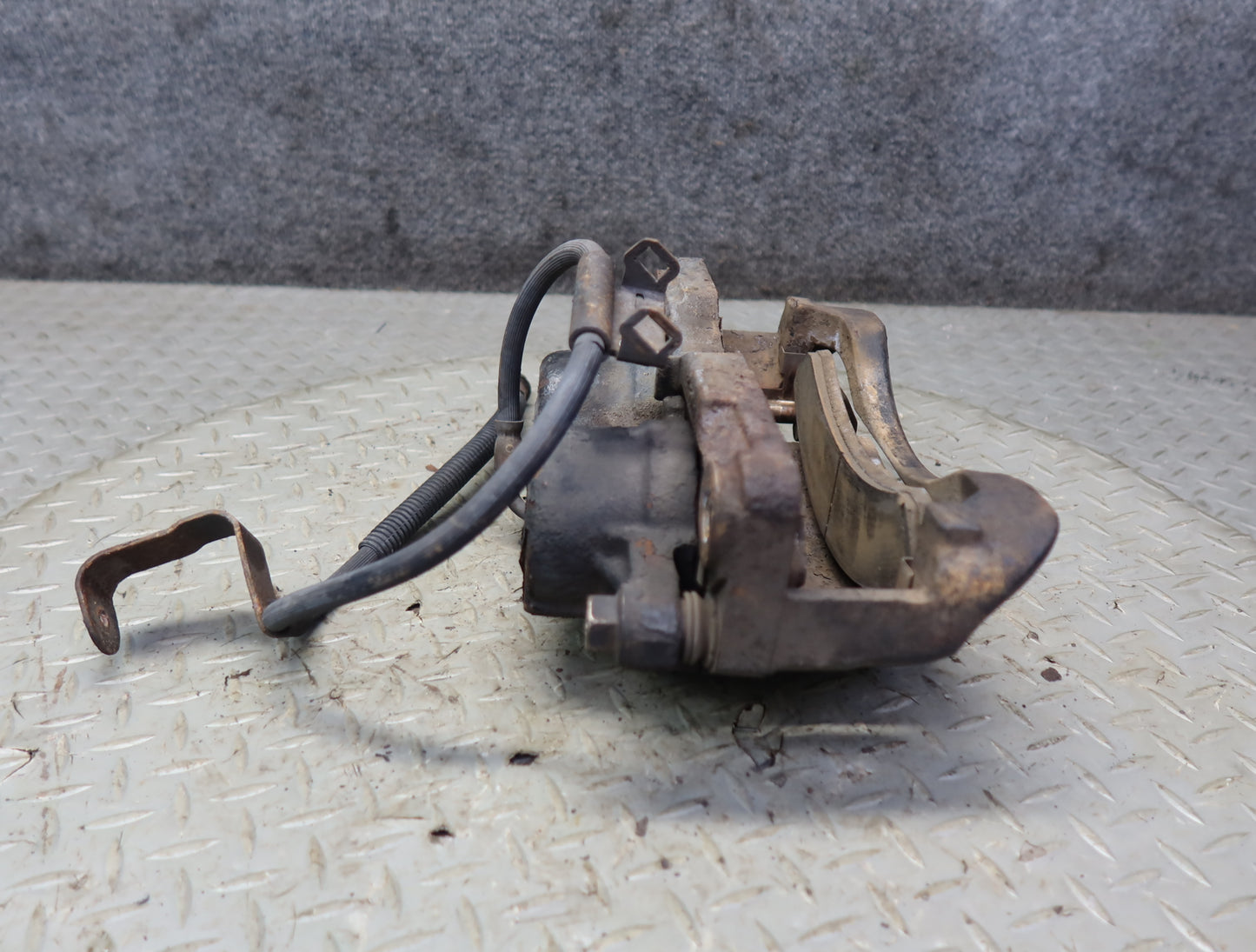 2003-2009 Hummer H2 AWD Front Left & Right Brake Caliper Set of 2