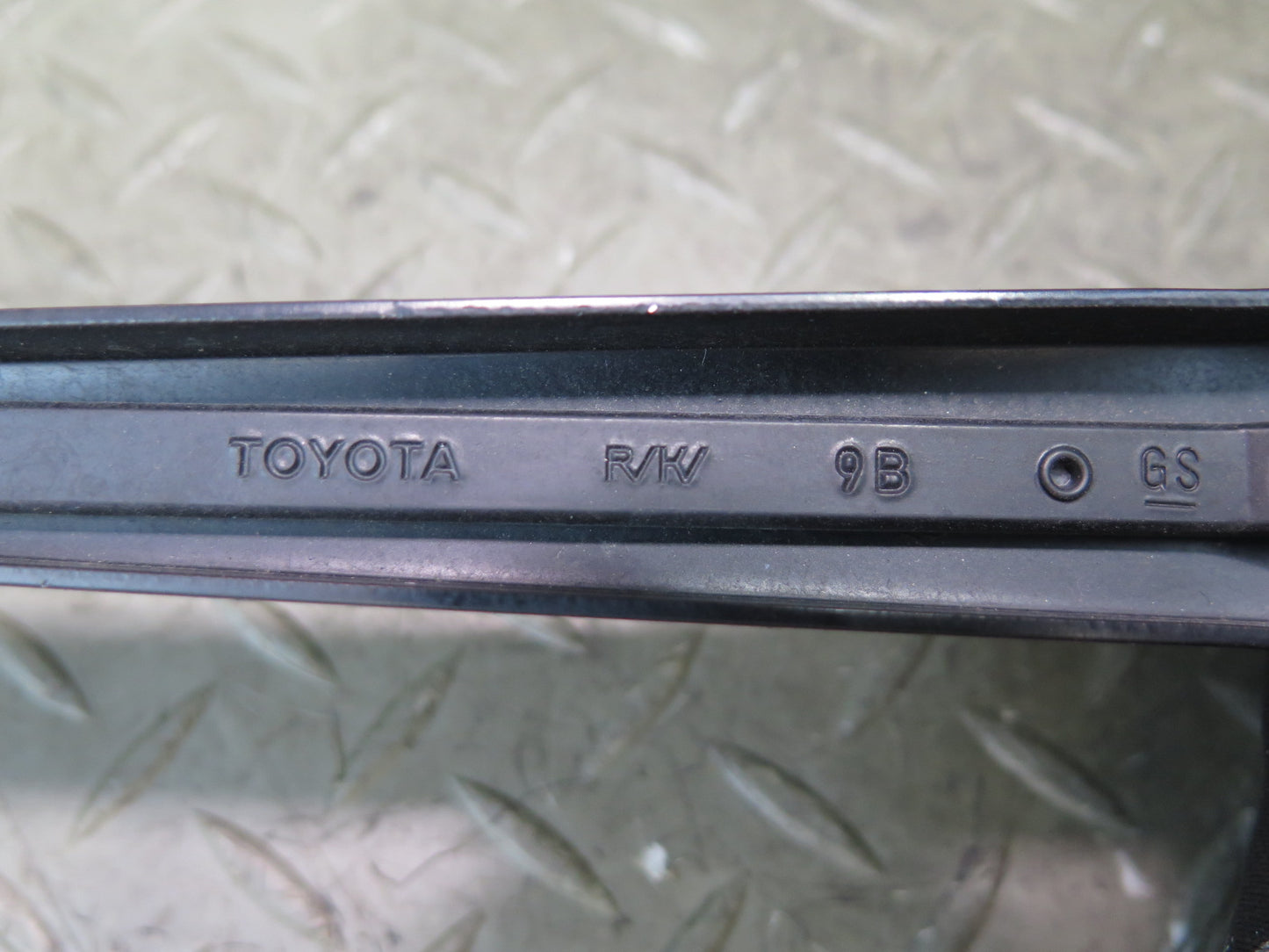 99-01 Toyota Crown JZS175 Front Left & Right Windshield Wiper Arm Set OEM