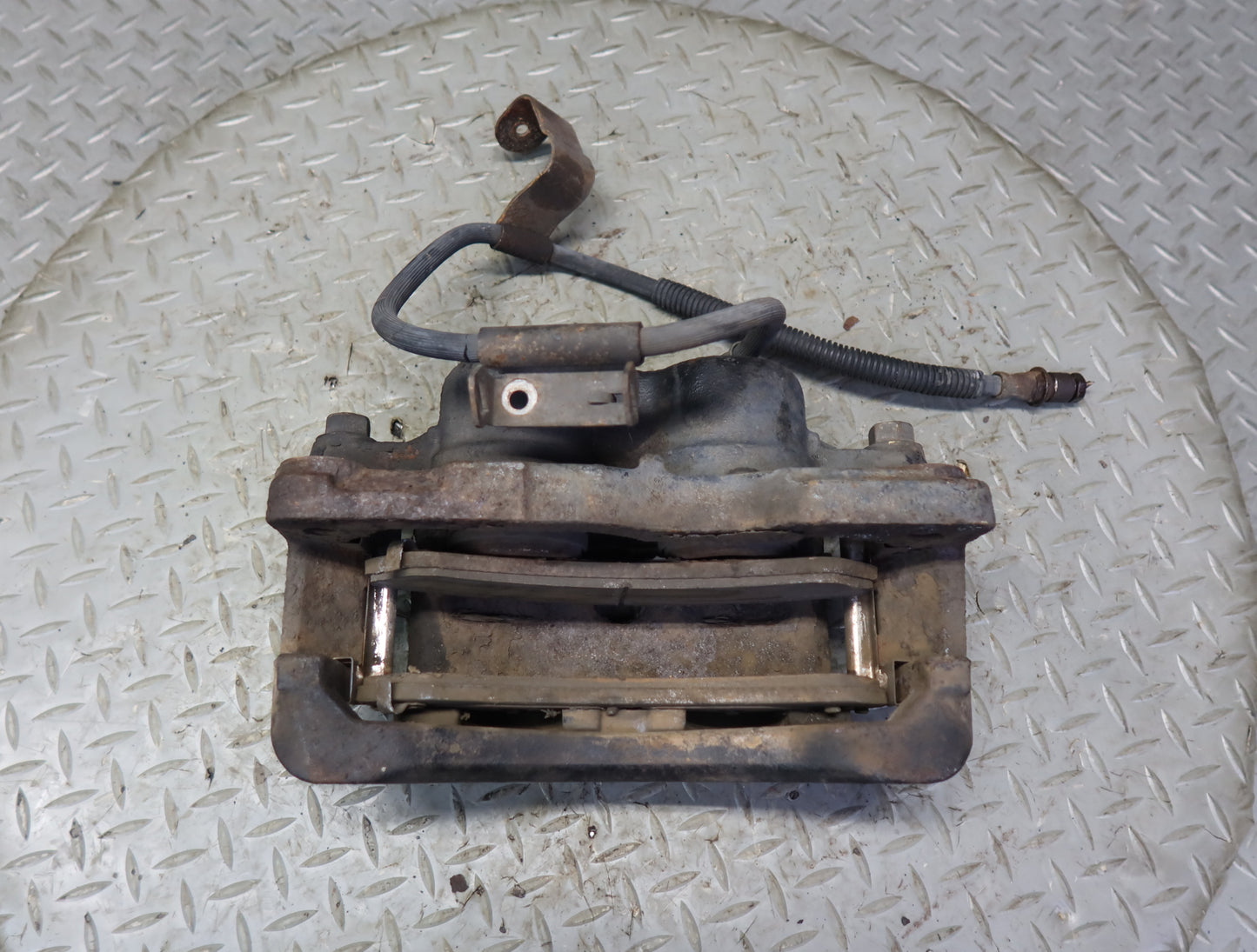 2003-2009 Hummer H2 AWD Front Left & Right Brake Caliper Set of 2
