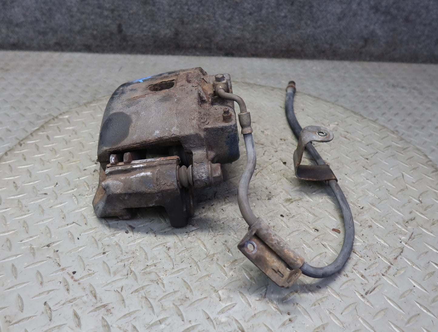 2003-2009 Hummer H2 AWD Front Left & Right Brake Caliper Set of 2