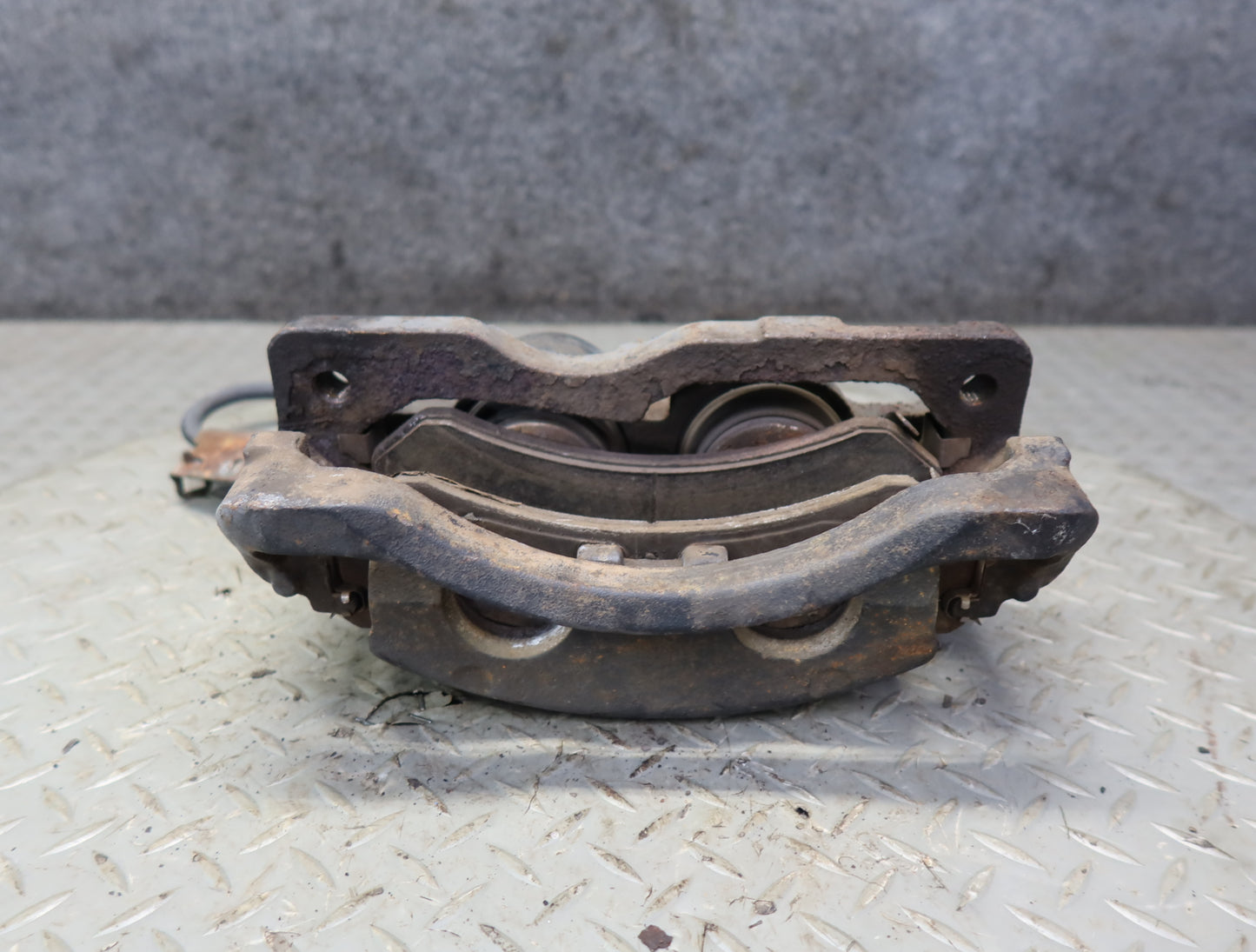 2003-2009 Hummer H2 AWD Front Left & Right Brake Caliper Set of 2