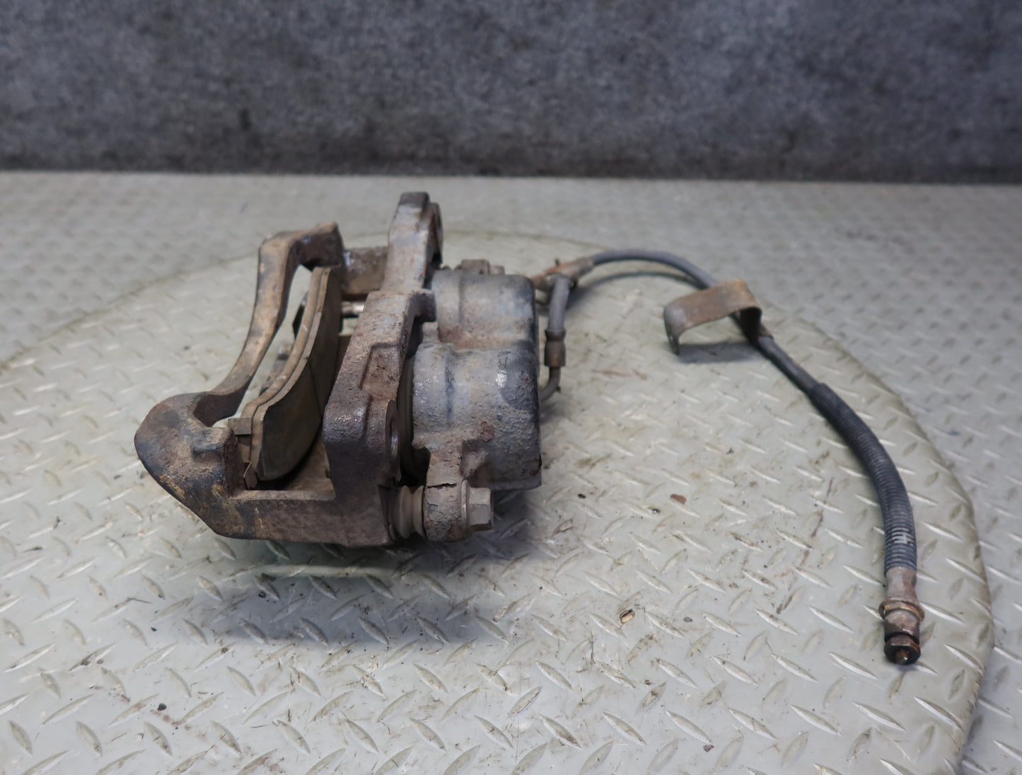 2003-2009 Hummer H2 AWD Front Left & Right Brake Caliper Set of 2