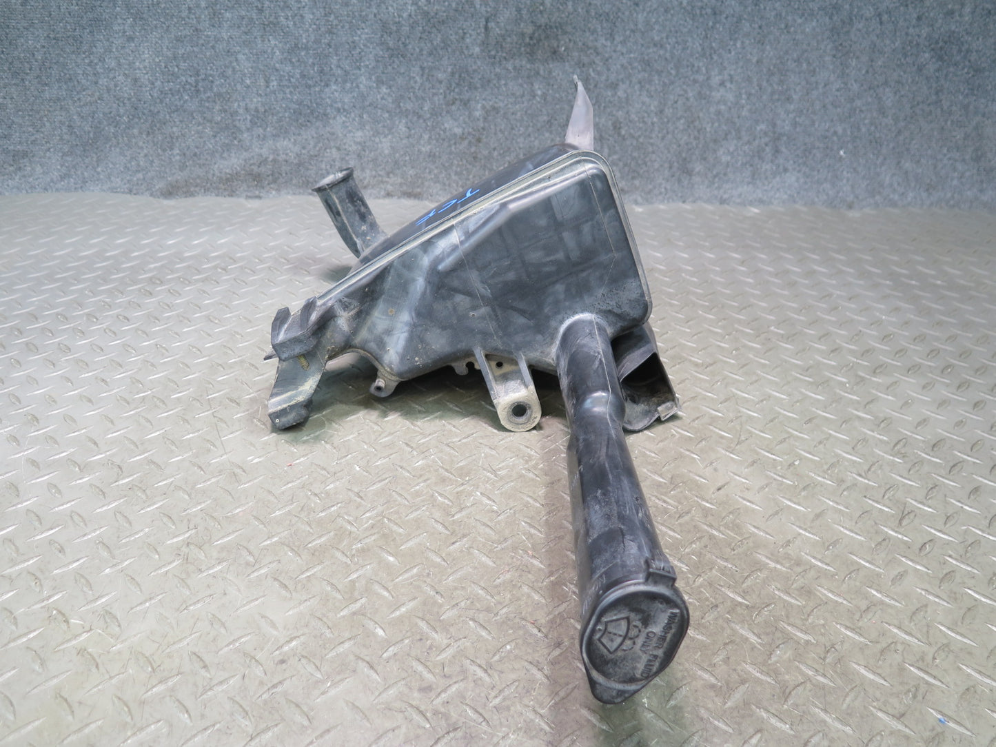 99-01 Toyota Crown JZS175 Windshield Washer Fluid Reservoir Tank w Pump OEM