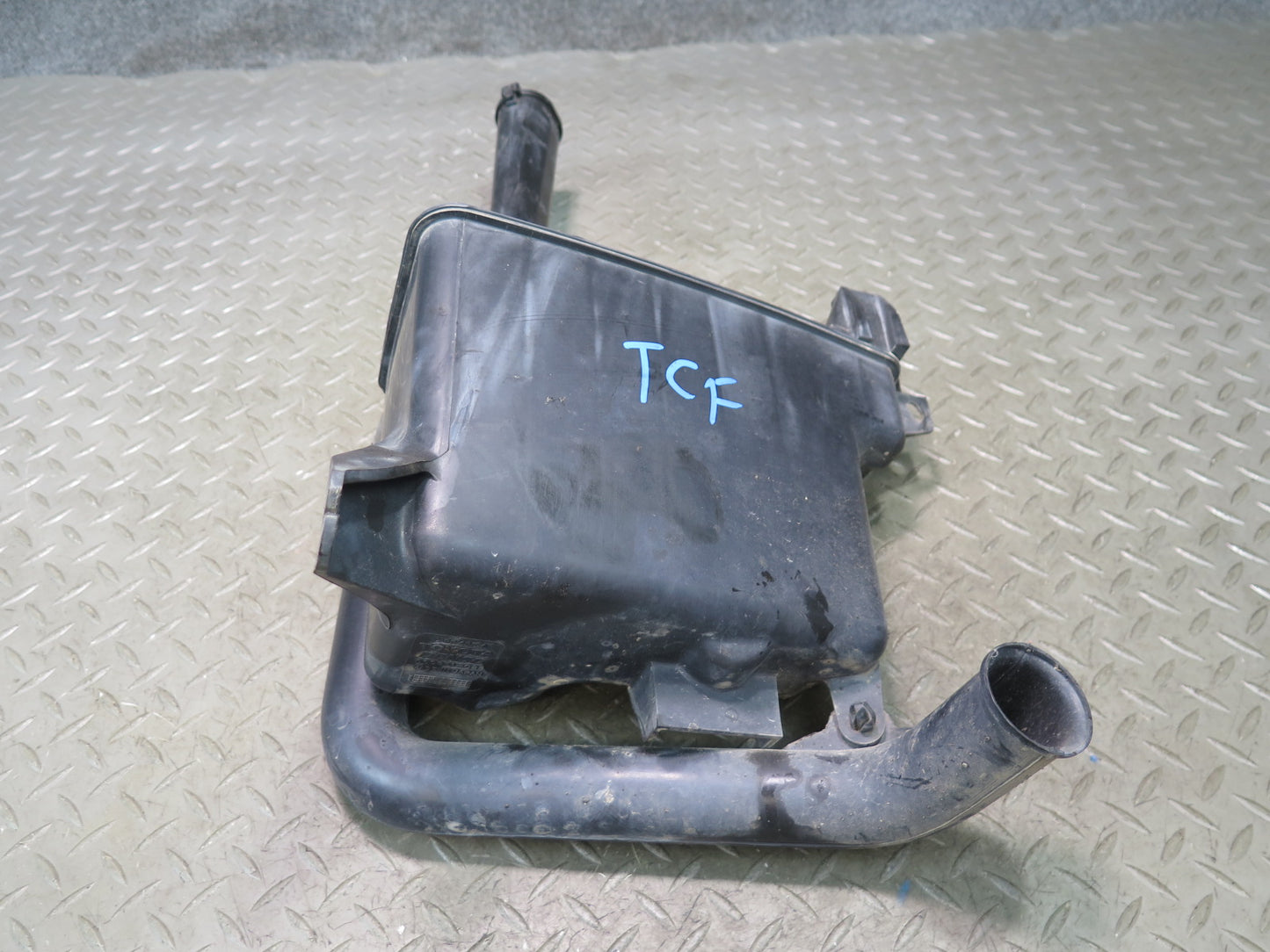 99-01 Toyota Crown JZS175 Windshield Washer Fluid Reservoir Tank w Pump OEM