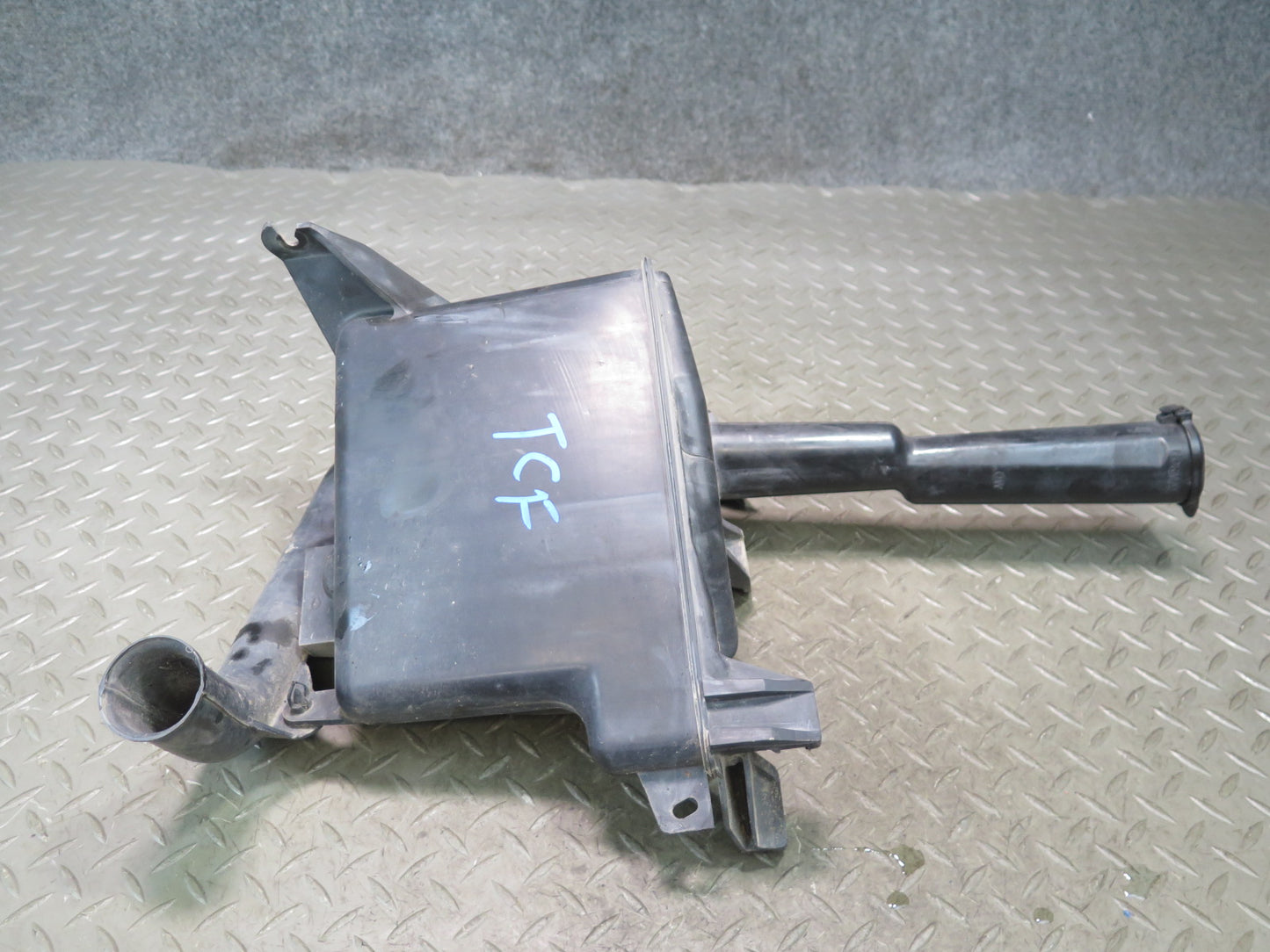99-01 Toyota Crown JZS175 Windshield Washer Fluid Reservoir Tank w Pump OEM