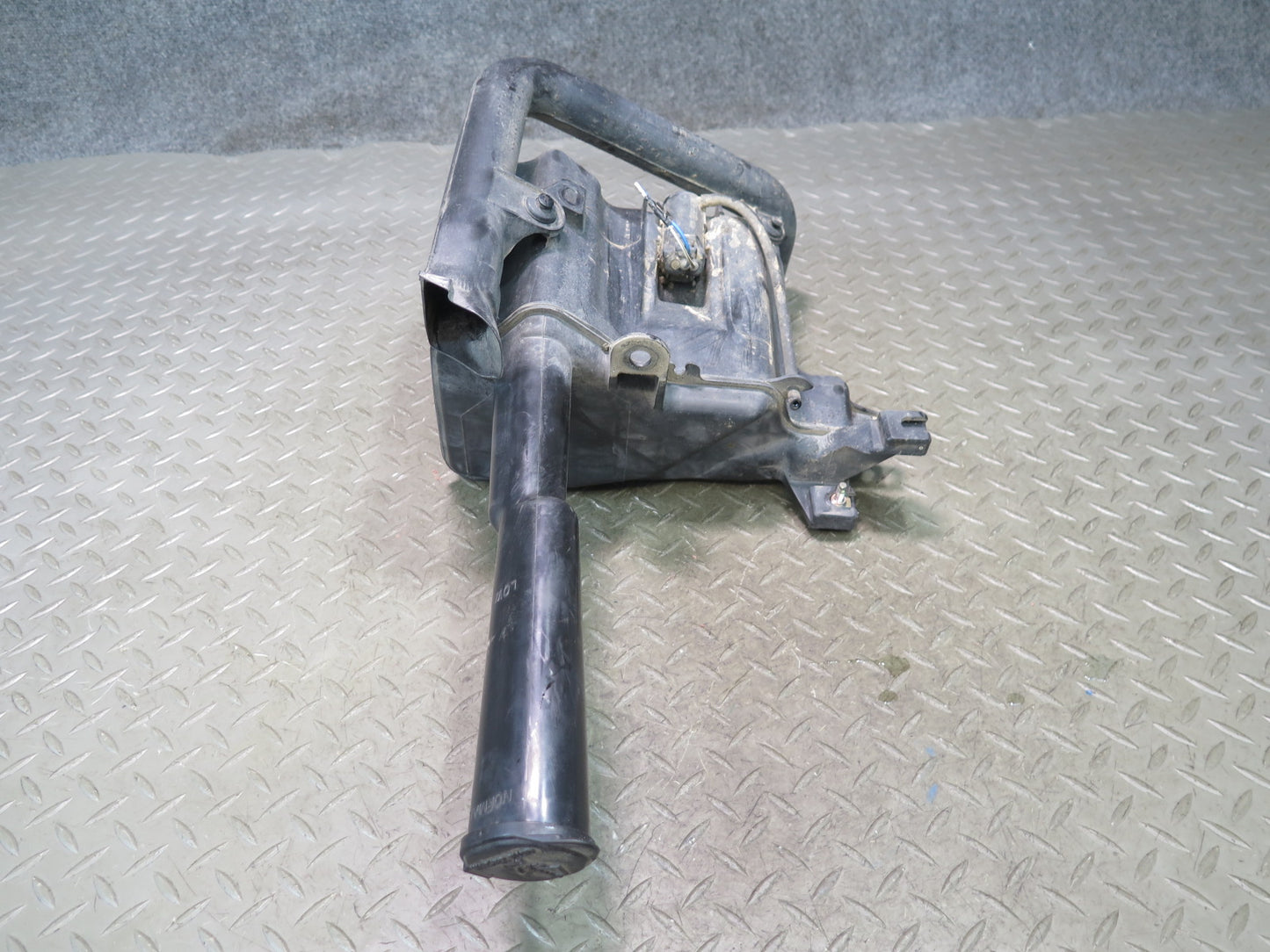 99-01 Toyota Crown JZS175 Windshield Washer Fluid Reservoir Tank w Pump OEM