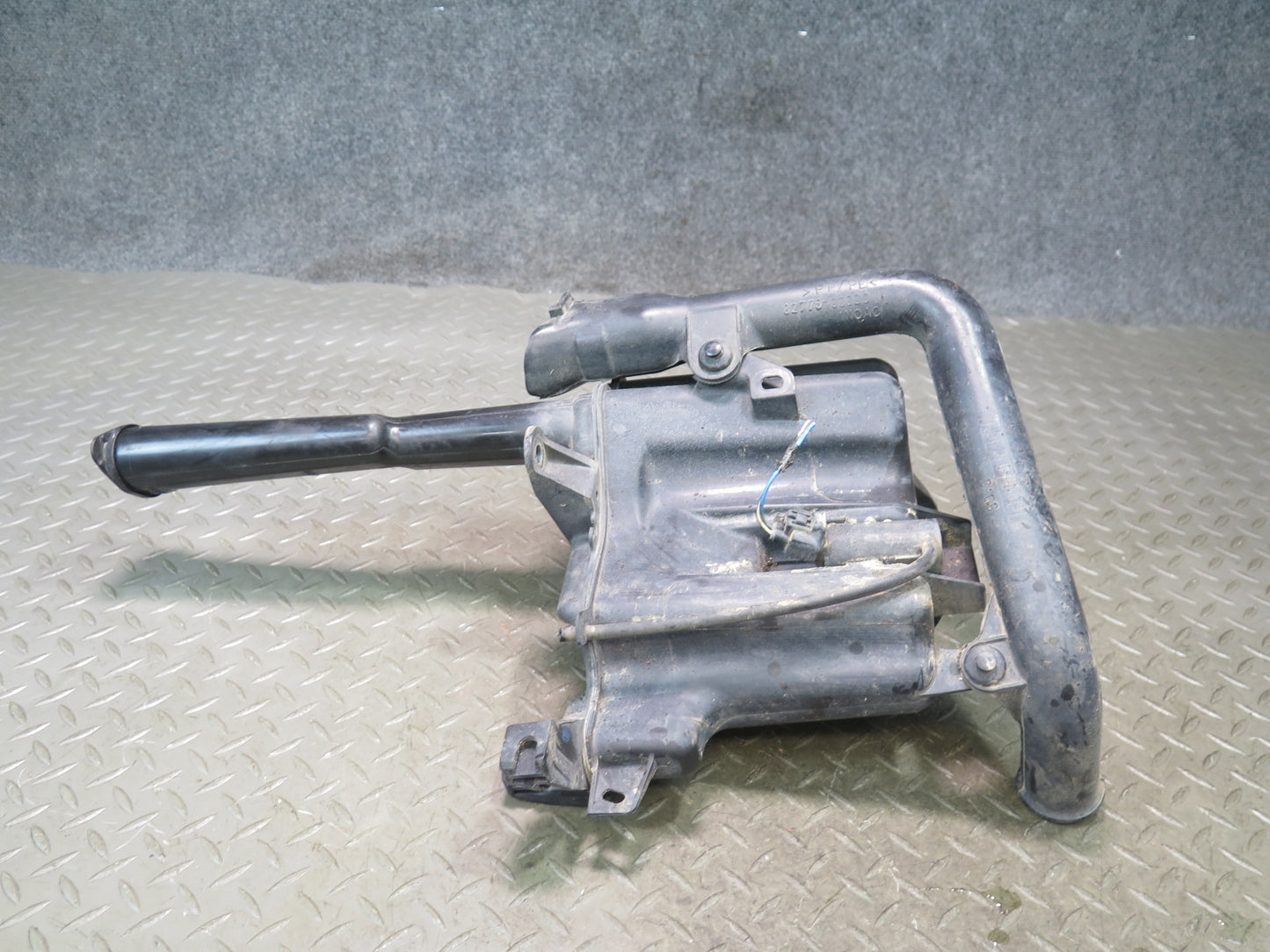 99-01 Toyota Crown JZS175 Windshield Washer Fluid Reservoir Tank w Pump OEM