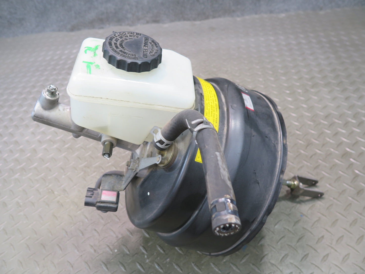 99-01 Toyota Crown JZS175 Brake Master Cylinder Booster Fluid Reservoir OEM