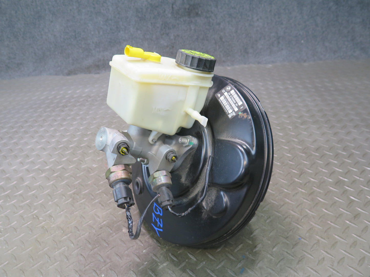 03-06 BMW E86 E85 Z4 Brake Master Cylinder Booster Fluid Reservoir Tank OEM