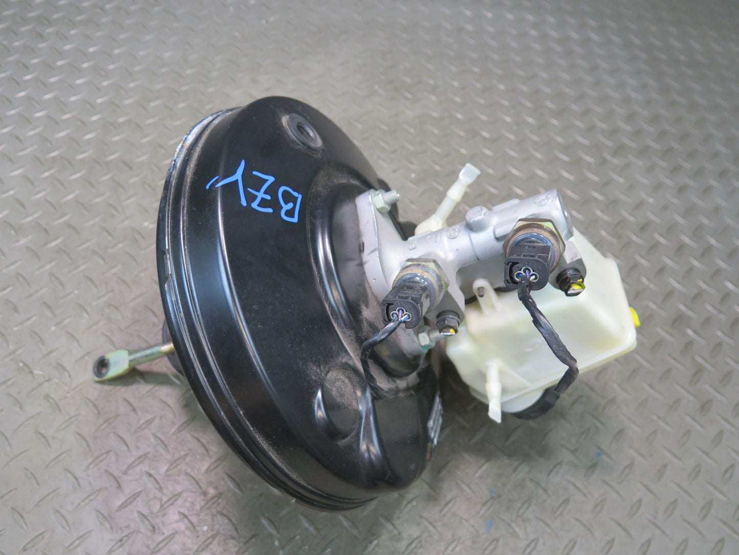 03-06 BMW E86 E85 Z4 Brake Master Cylinder Booster Fluid Reservoir Tank OEM