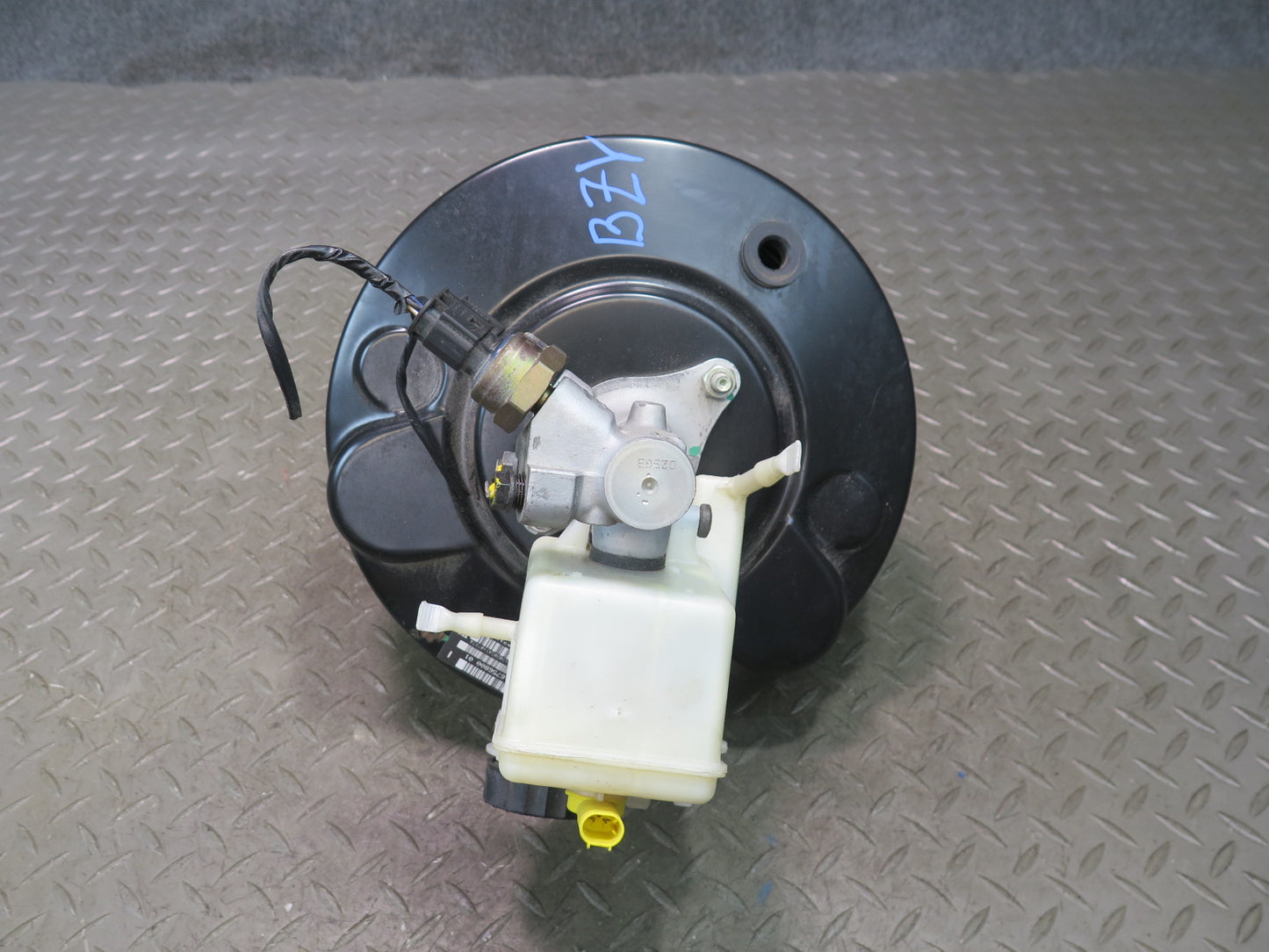 03-06 BMW E86 E85 Z4 Brake Master Cylinder Booster Fluid Reservoir Tank OEM