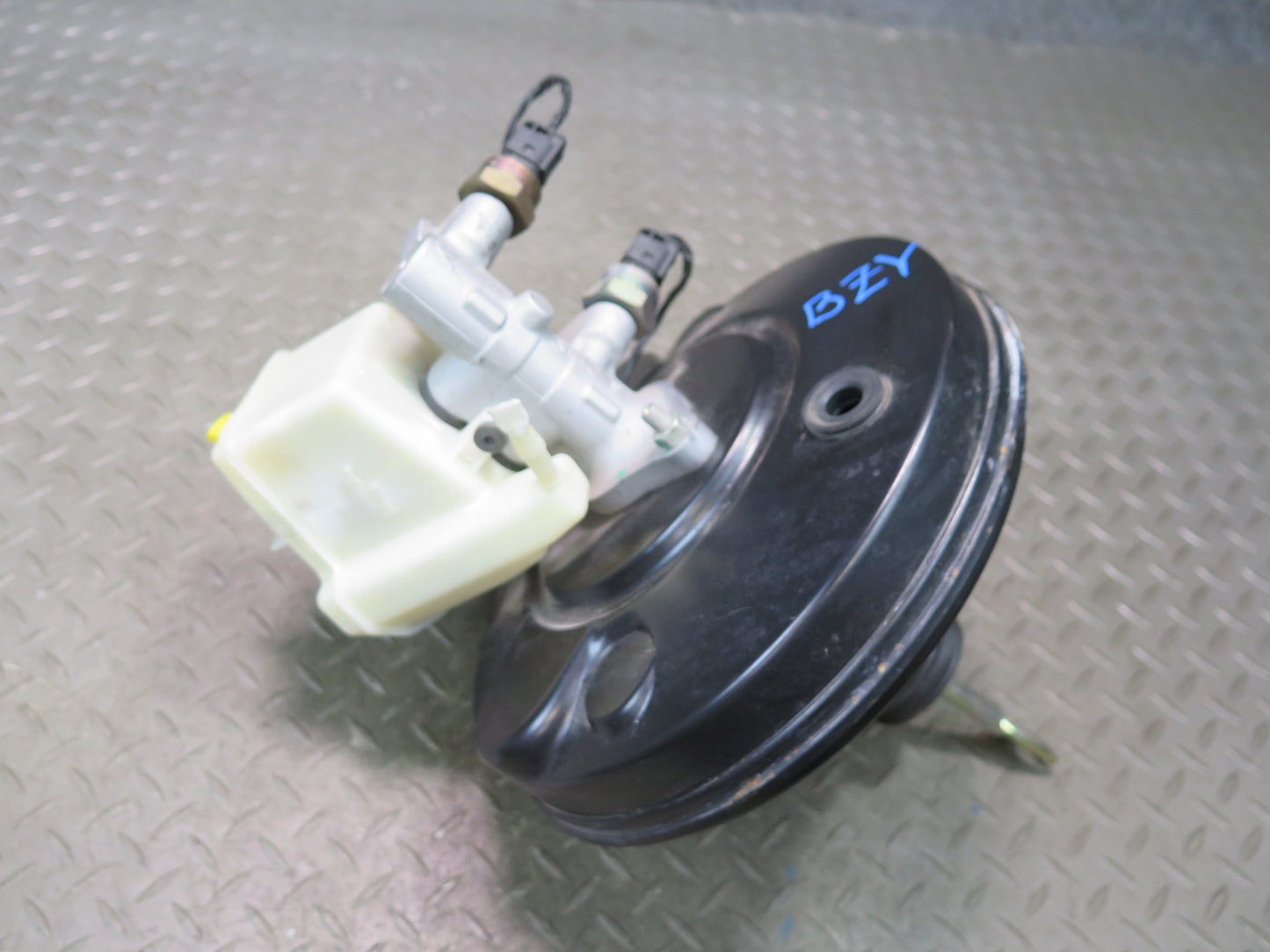 03-06 BMW E86 E85 Z4 Brake Master Cylinder Booster Fluid Reservoir Tank OEM