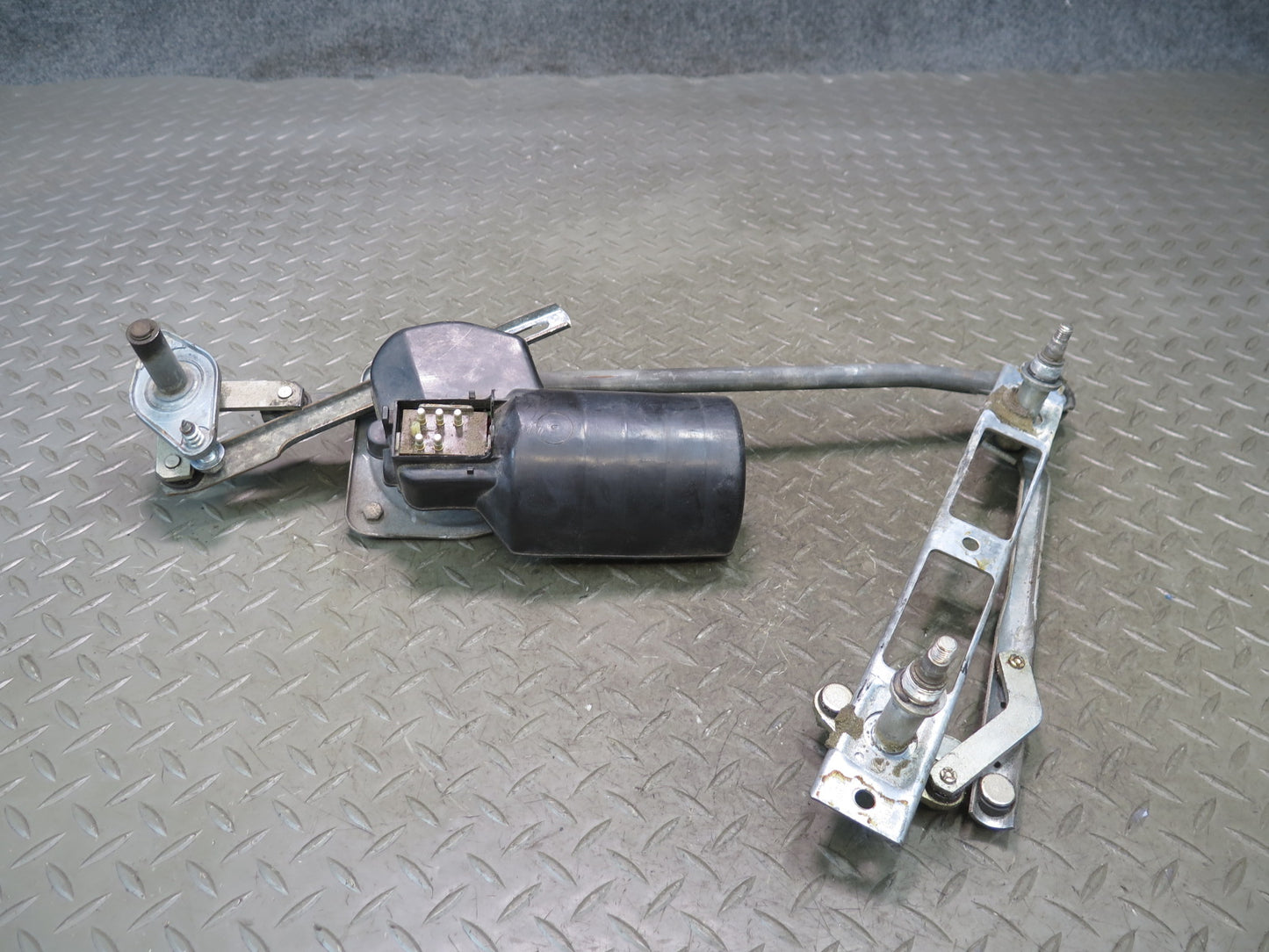 73-89 Mercedes R107 Windshield Wiper Transmission Linkage w Motor OEM