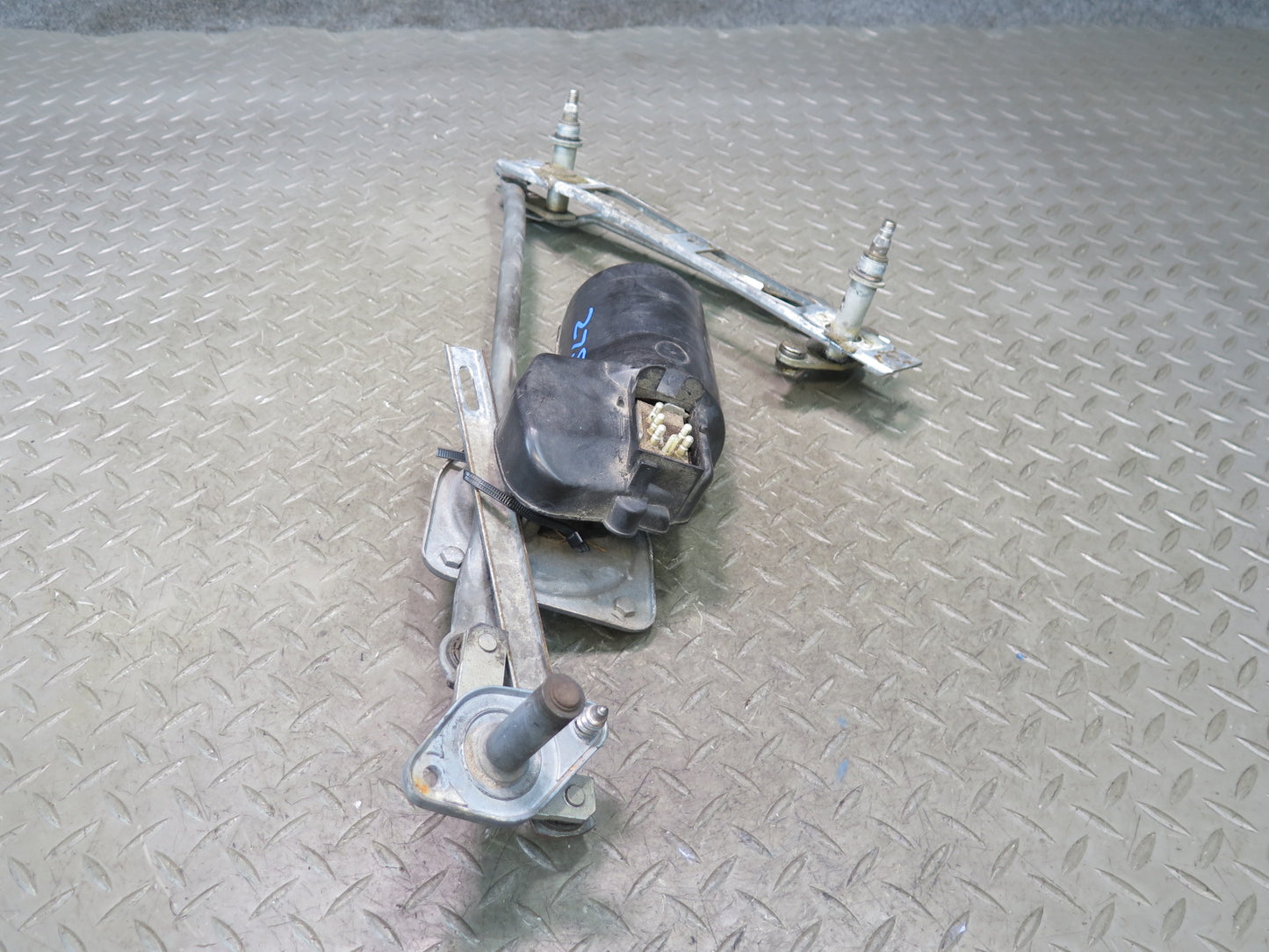 73-89 Mercedes R107 Windshield Wiper Transmission Linkage w Motor OEM