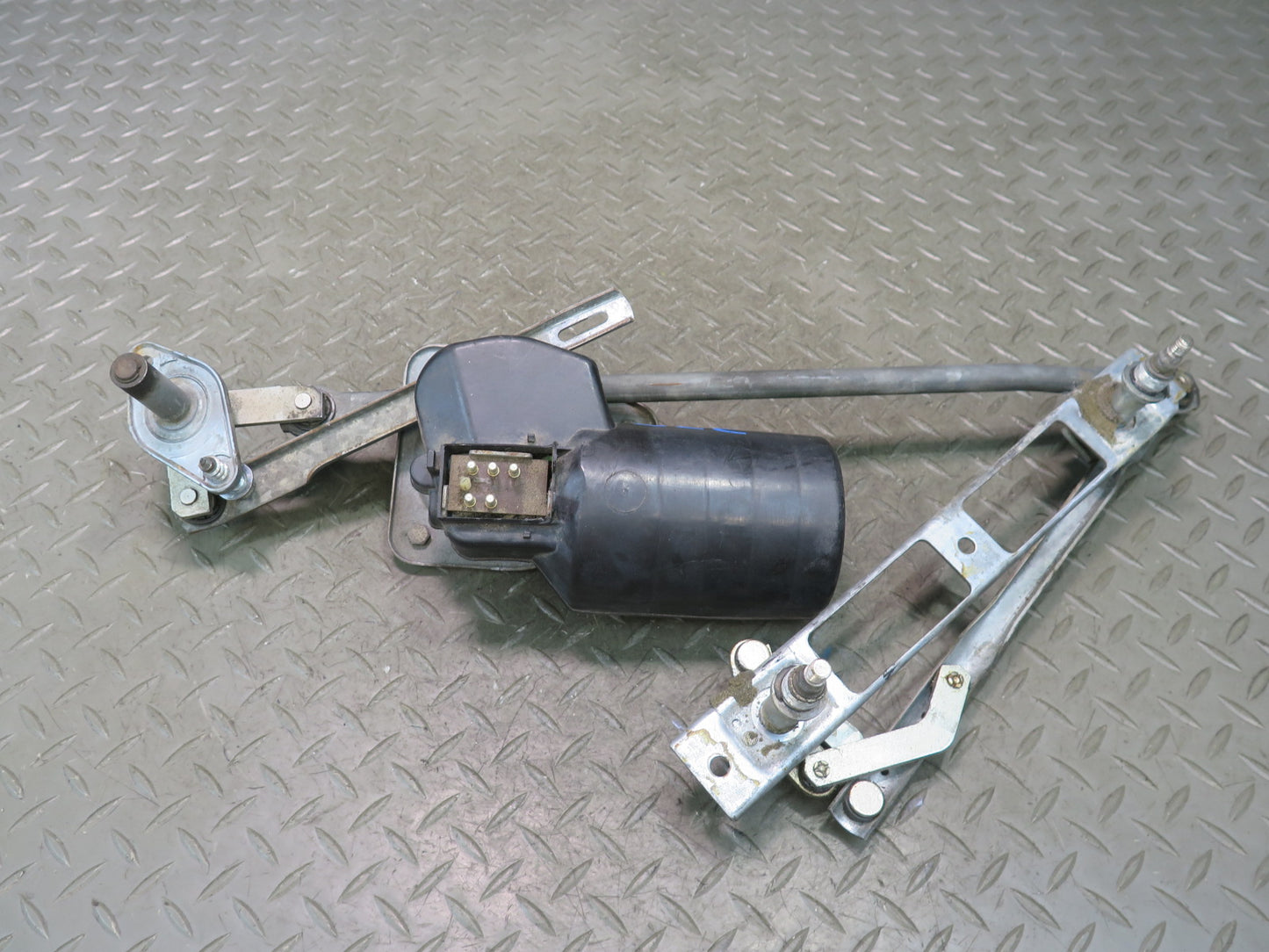 73-89 Mercedes R107 Windshield Wiper Transmission Linkage w Motor OEM