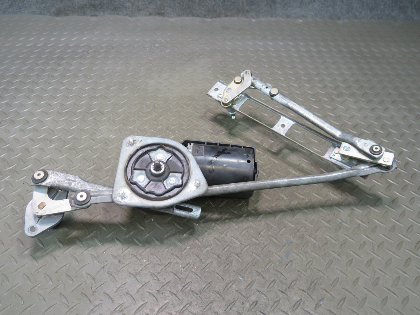 73-89 Mercedes R107 Windshield Wiper Transmission Linkage w Motor OEM