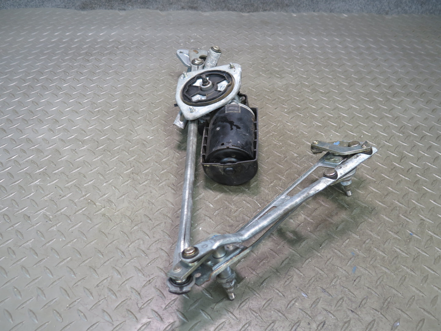 73-89 Mercedes R107 Windshield Wiper Transmission Linkage w Motor OEM