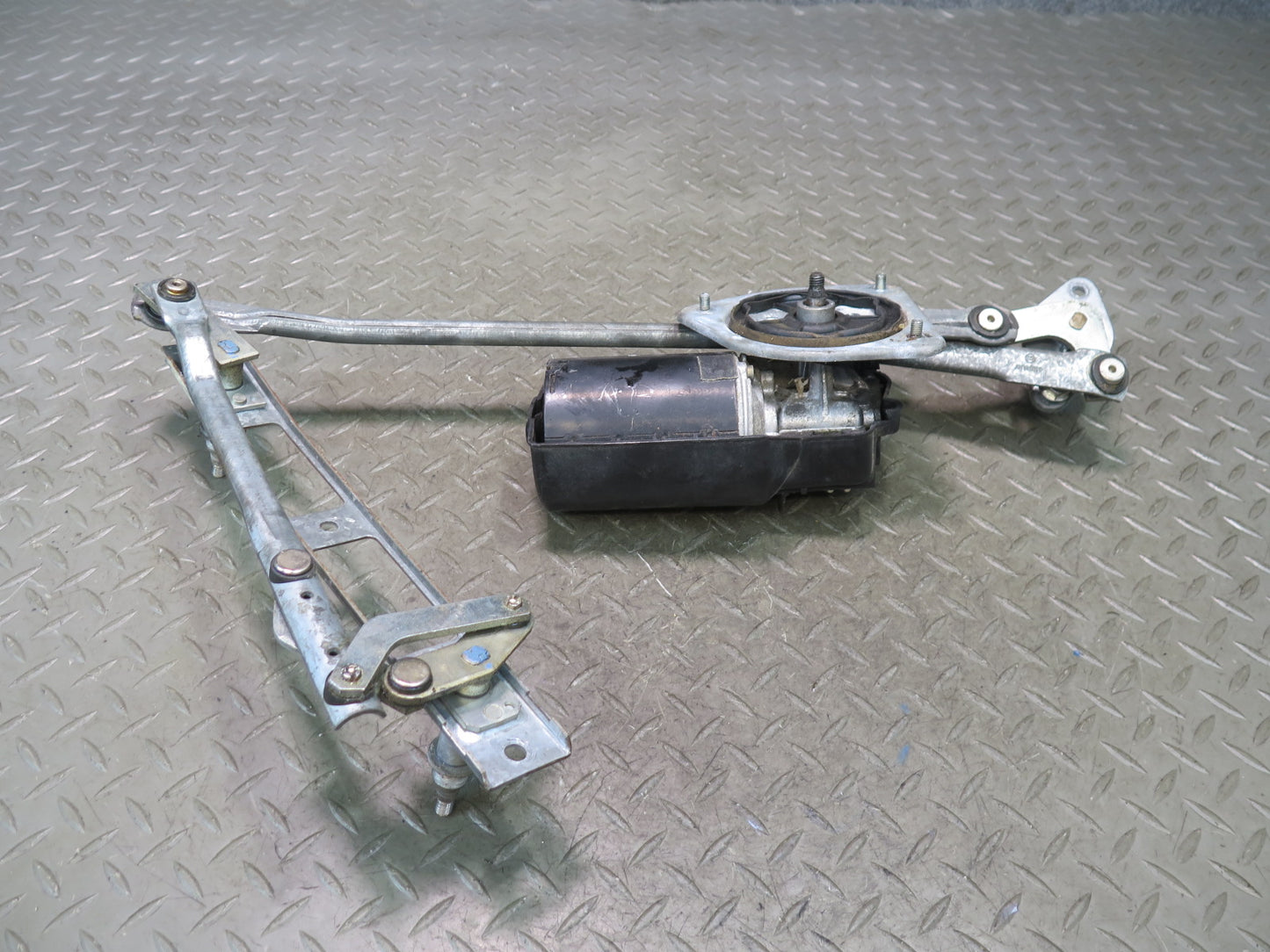 73-89 Mercedes R107 Windshield Wiper Transmission Linkage w Motor OEM