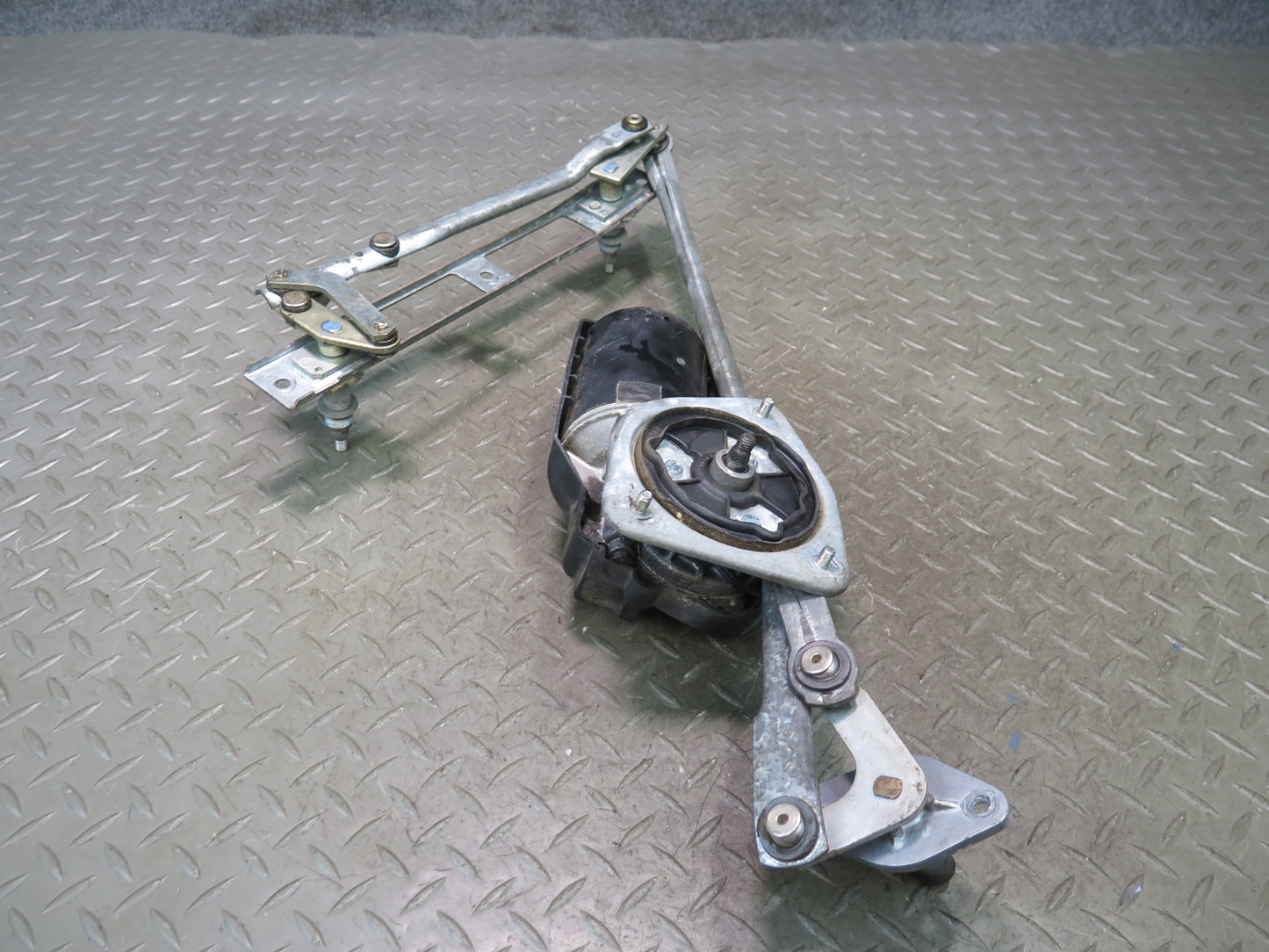 73-89 Mercedes R107 Windshield Wiper Transmission Linkage w Motor OEM