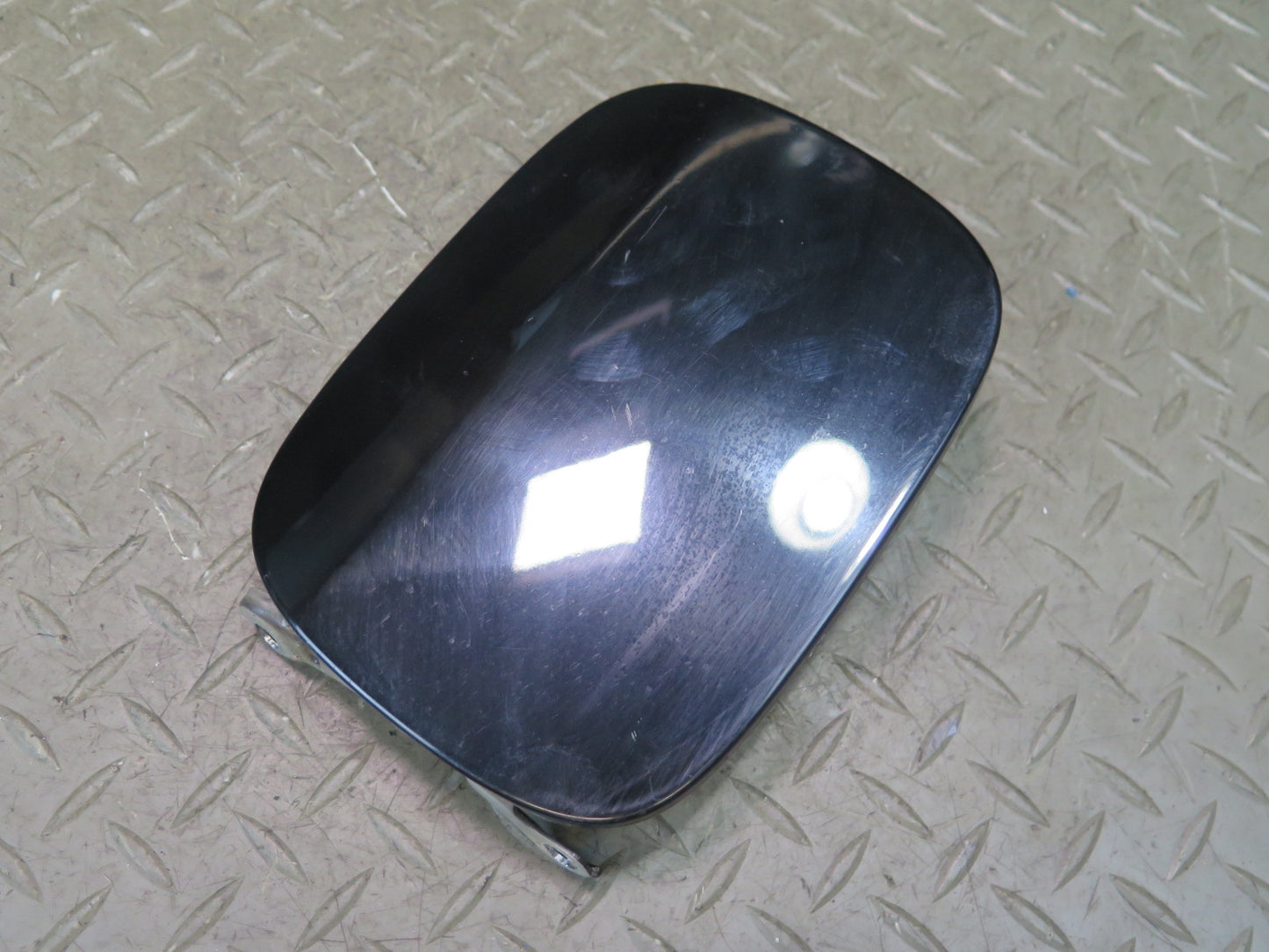 99-01 Toyota Crown JZS175 Fuel Door Lid Cover Black OEM