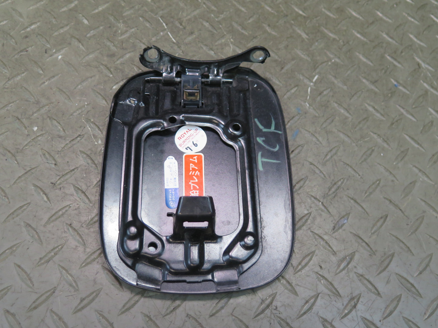 99-01 Toyota Crown JZS175 Fuel Door Lid Cover Black OEM