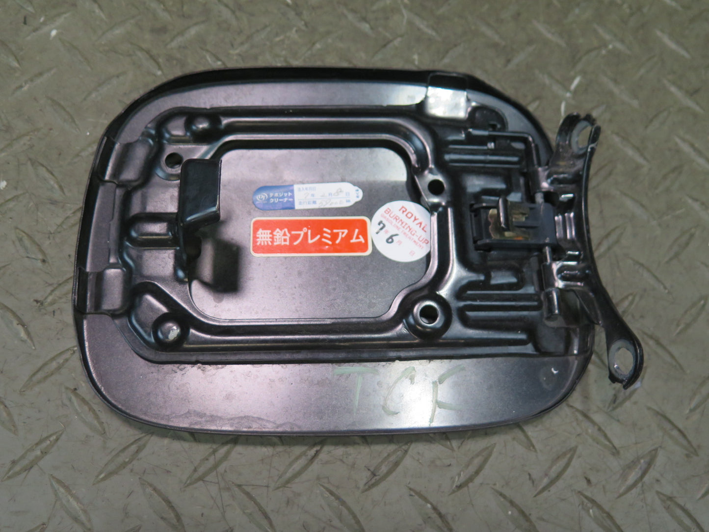 99-01 Toyota Crown JZS175 Fuel Door Lid Cover Black OEM
