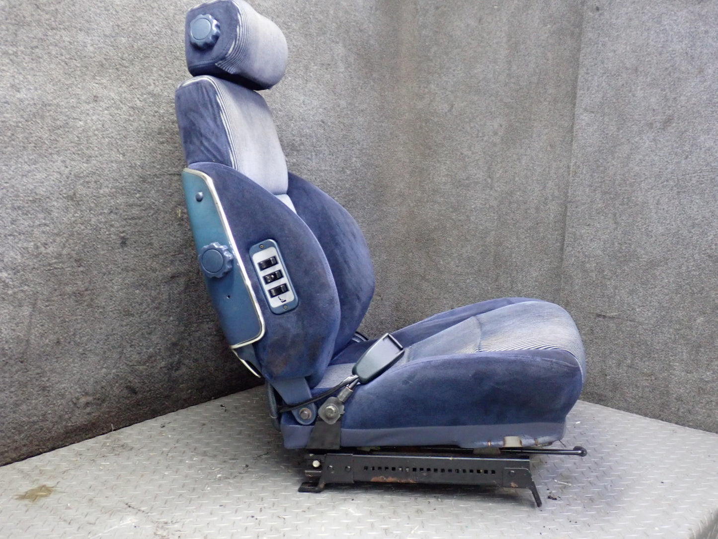 84-86 Nissan Z31 300ZX Set of 2 Front Left & Right Blue Cloth Seat OEM