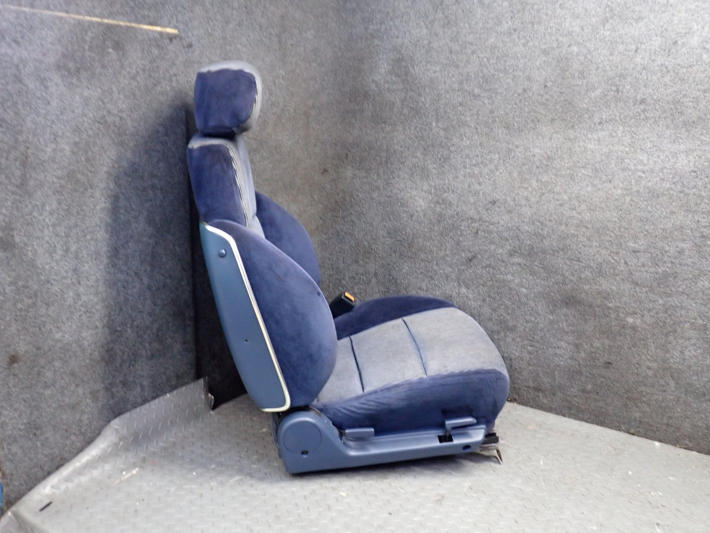 84-86 Nissan Z31 300ZX Set of 2 Front Left & Right Blue Cloth Seat OEM