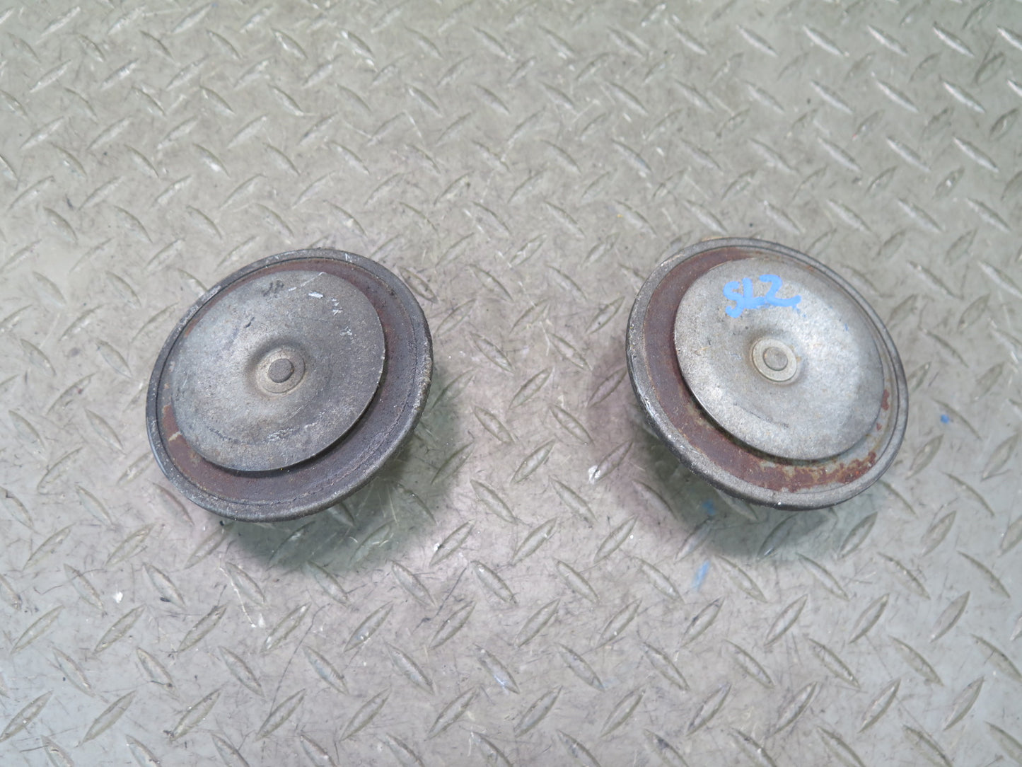 73-89 Mercedes R107 Sl-class Set of 2 High & Low Tone Note Horn Pitch Signal OEM