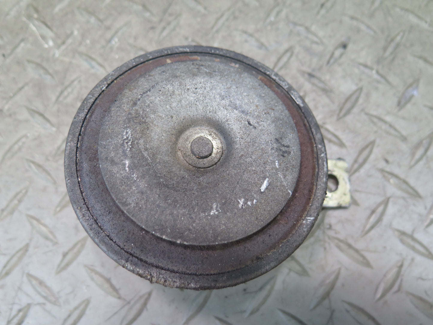 73-89 Mercedes R107 Sl-class Set of 2 High & Low Tone Note Horn Pitch Signal OEM