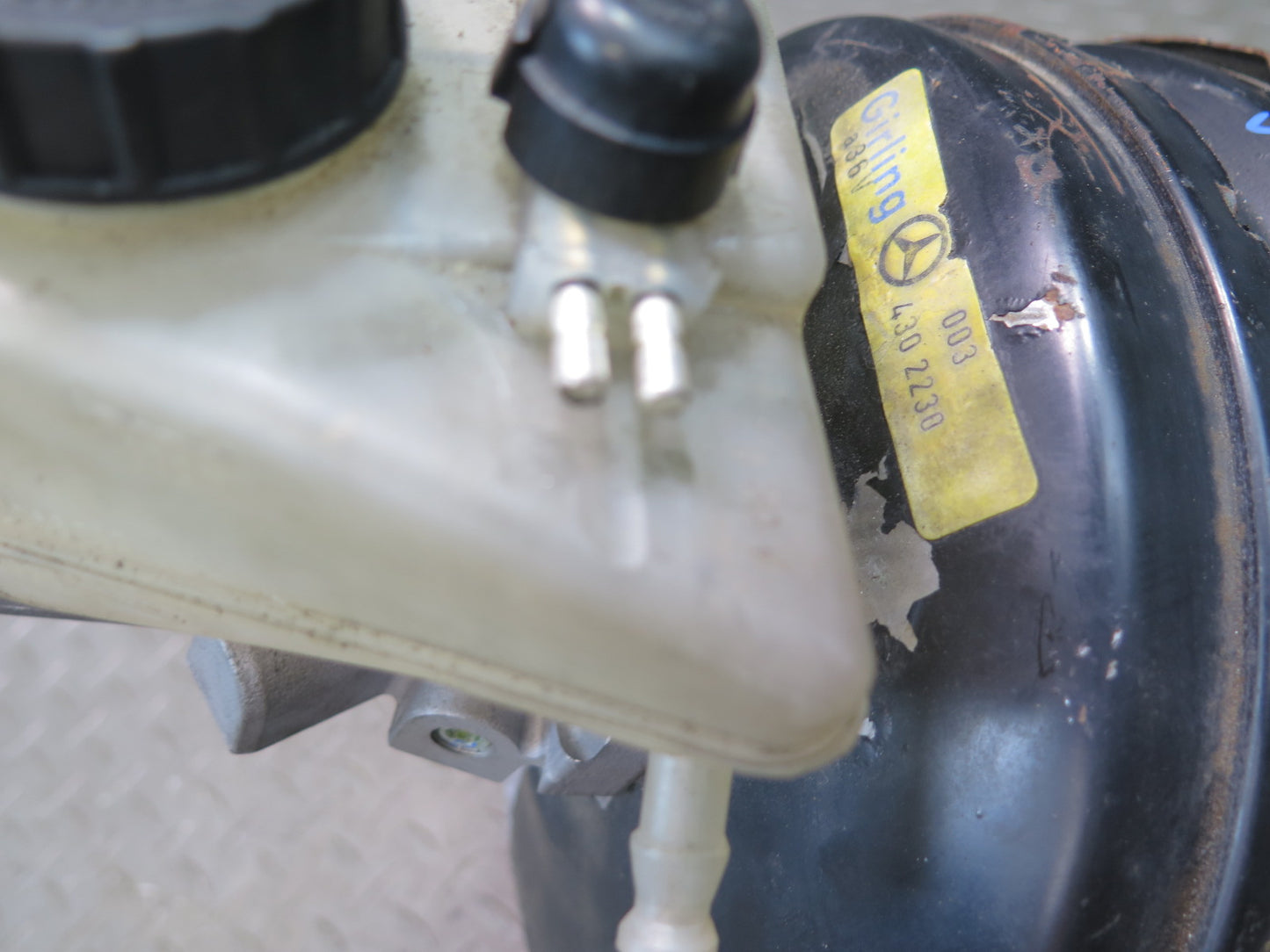 86-89 Mercedes W126 560SL Brake Master Cylinder Booster Fluid Reservoir OEM