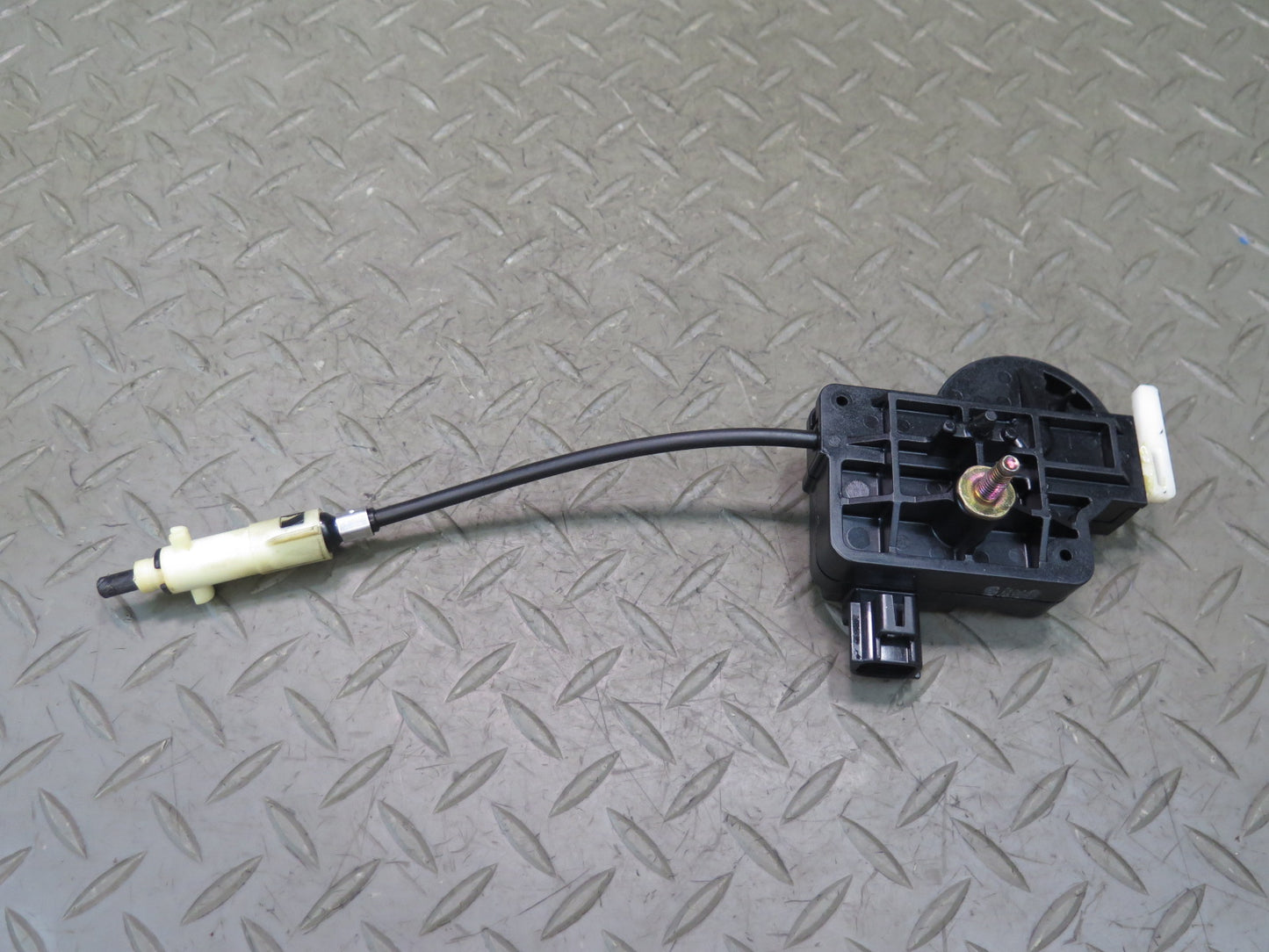 99-01 Toyota Crown JZS175 Fuel Door Lock Latch Release Actuator Motor OEM