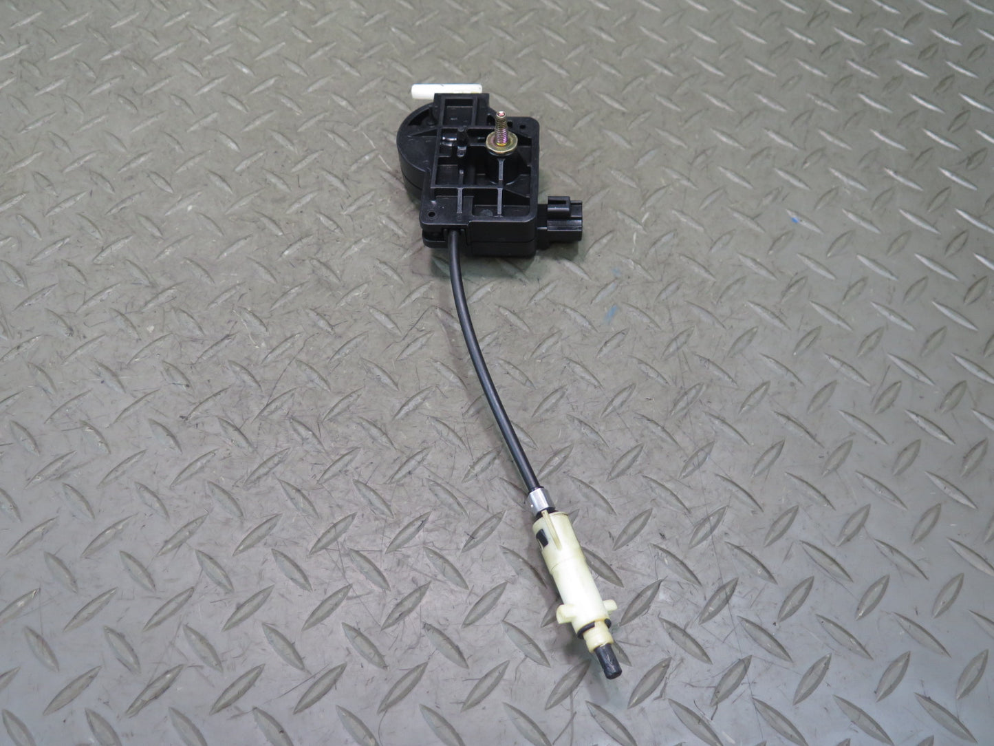 99-01 Toyota Crown JZS175 Fuel Door Lock Latch Release Actuator Motor OEM