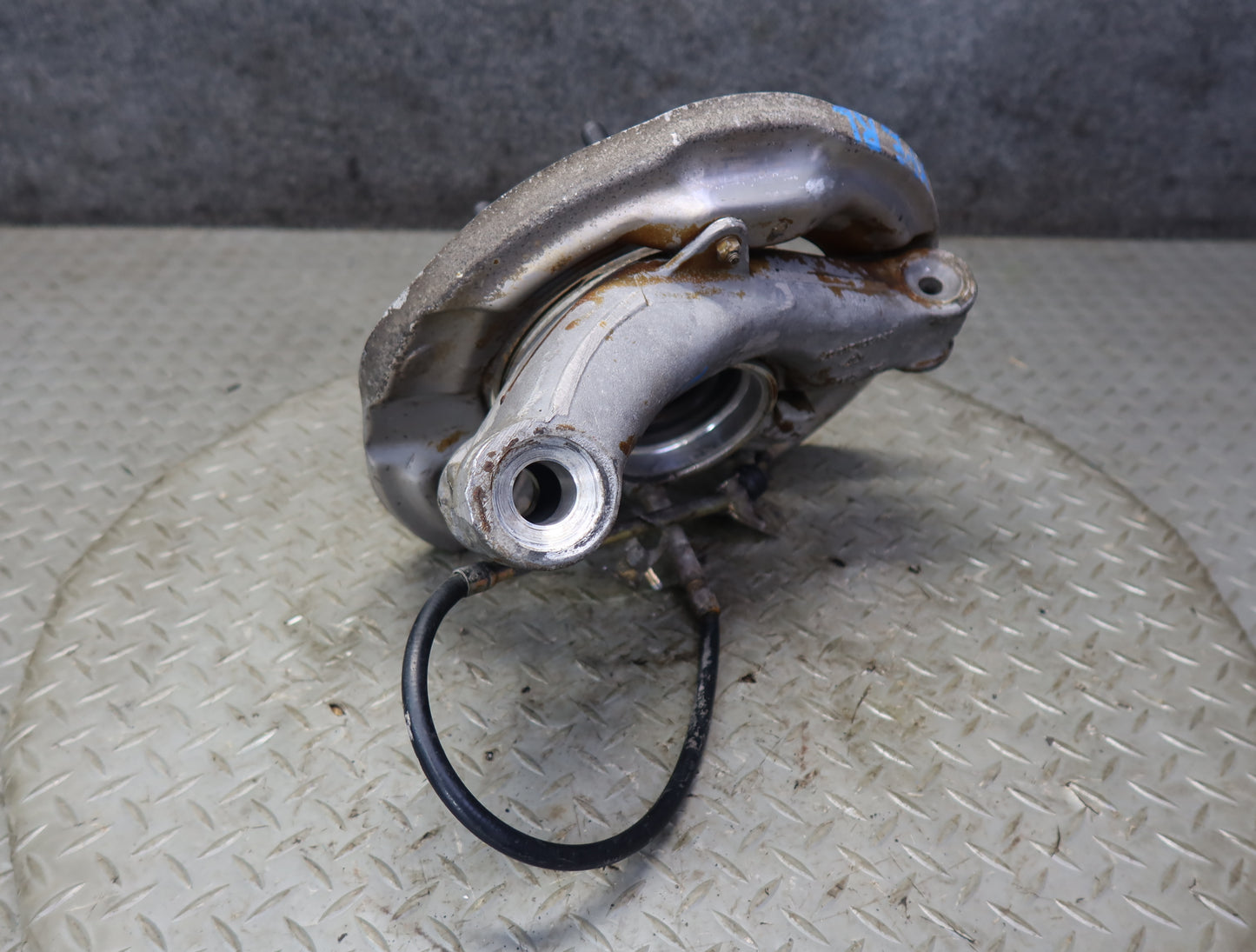 1984-1986 Porsche 928 S Rear Left Spindle Knuckle Wheel Hub Bearing 9283312193R