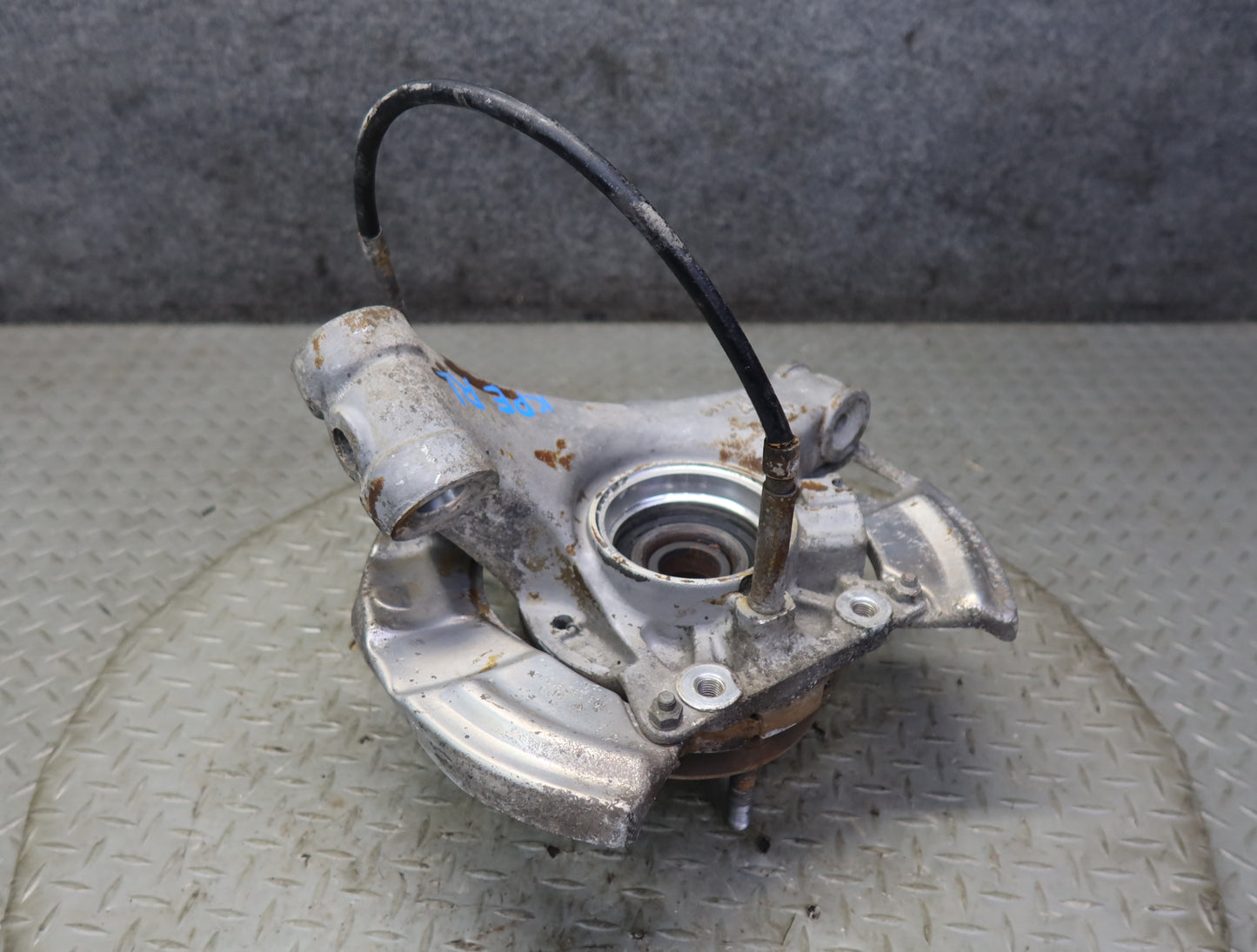 1984-1986 Porsche 928 S Rear Left Spindle Knuckle Wheel Hub Bearing 9283312193R